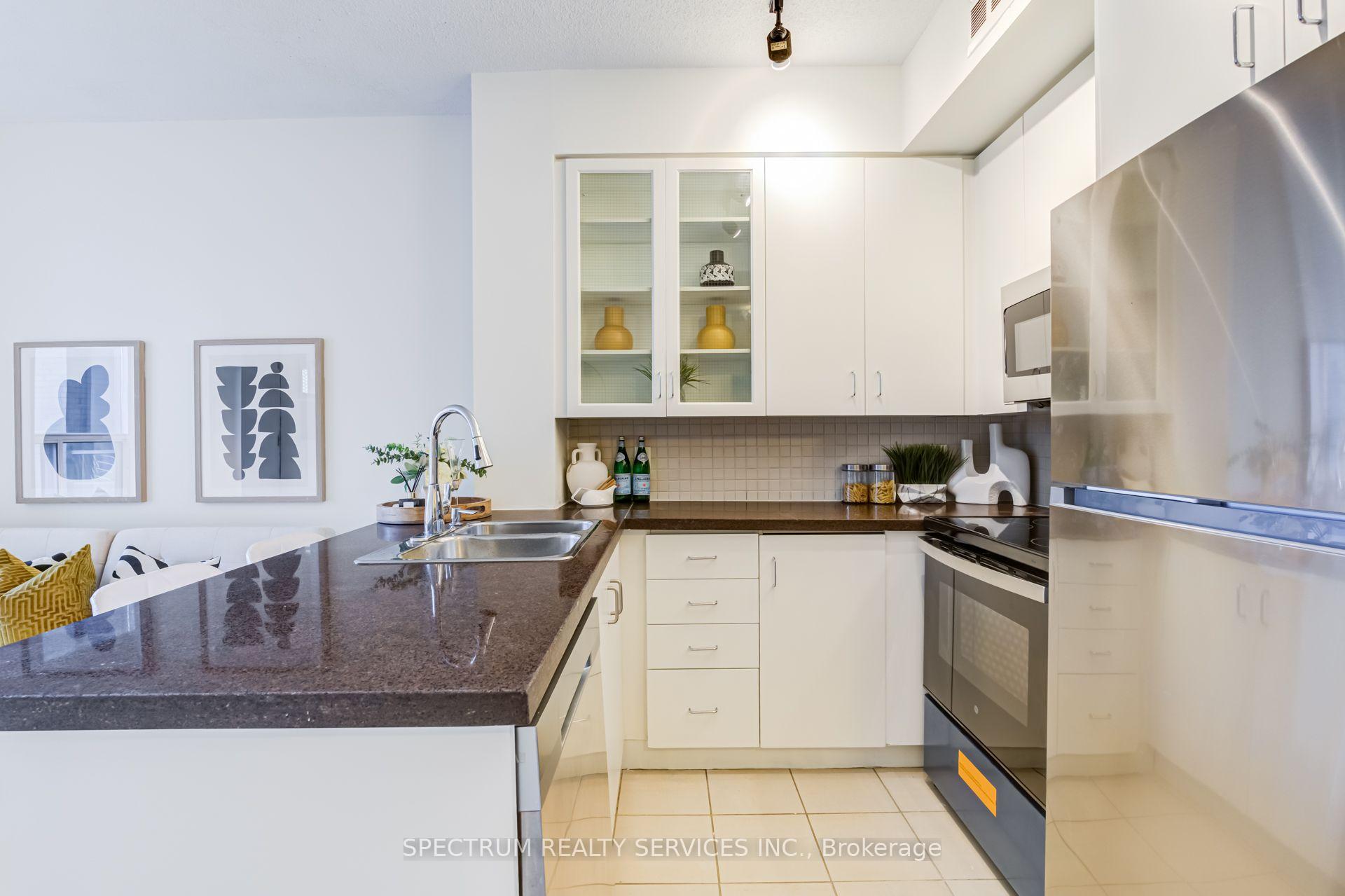Photo 5 of 70 Alexander Street, Toronto, Church-Yonge Corridor — HOMEH