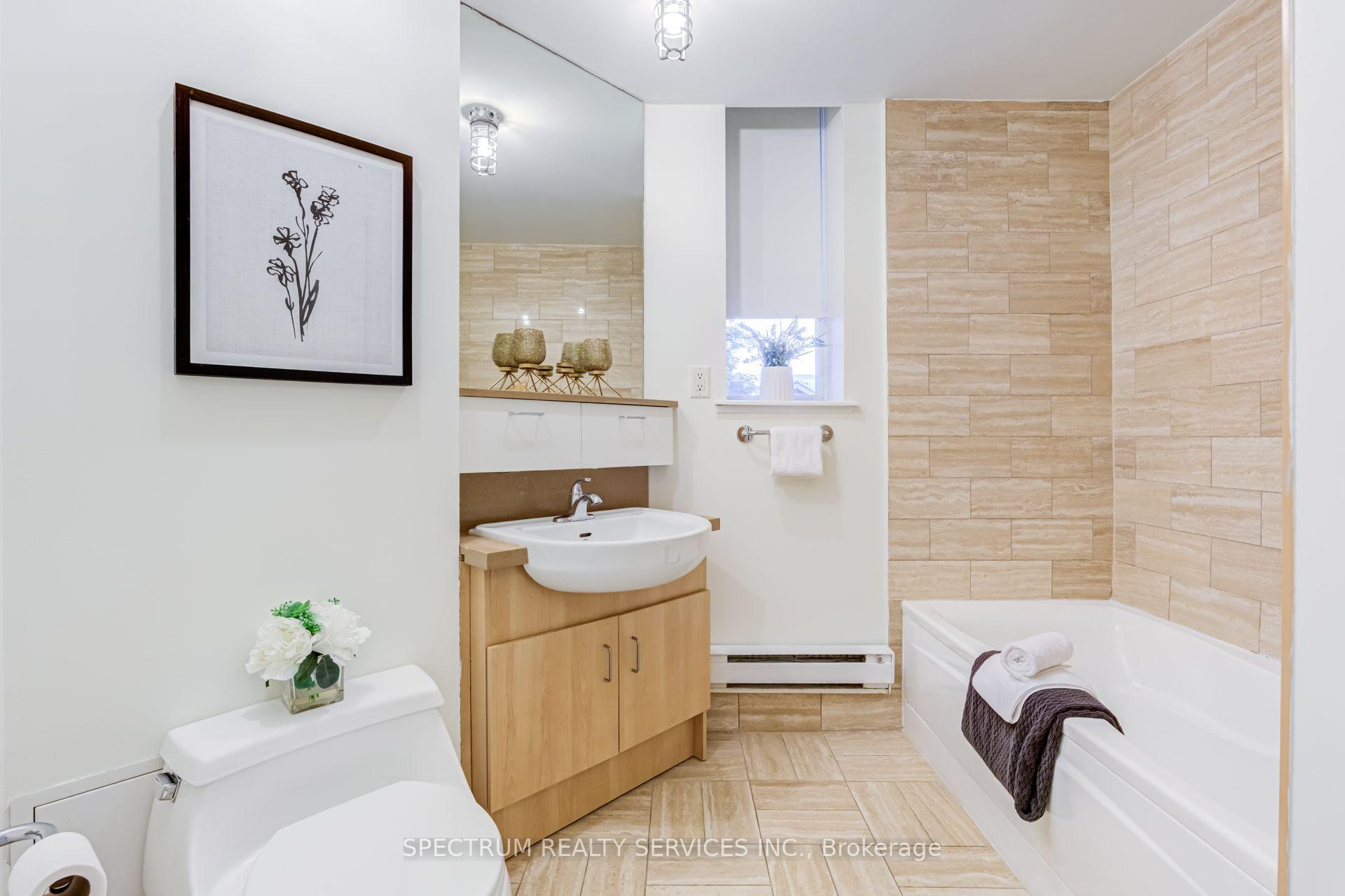 Photo 11 of 70 Alexander Street, Toronto, Church-Yonge Corridor — HOMEH
