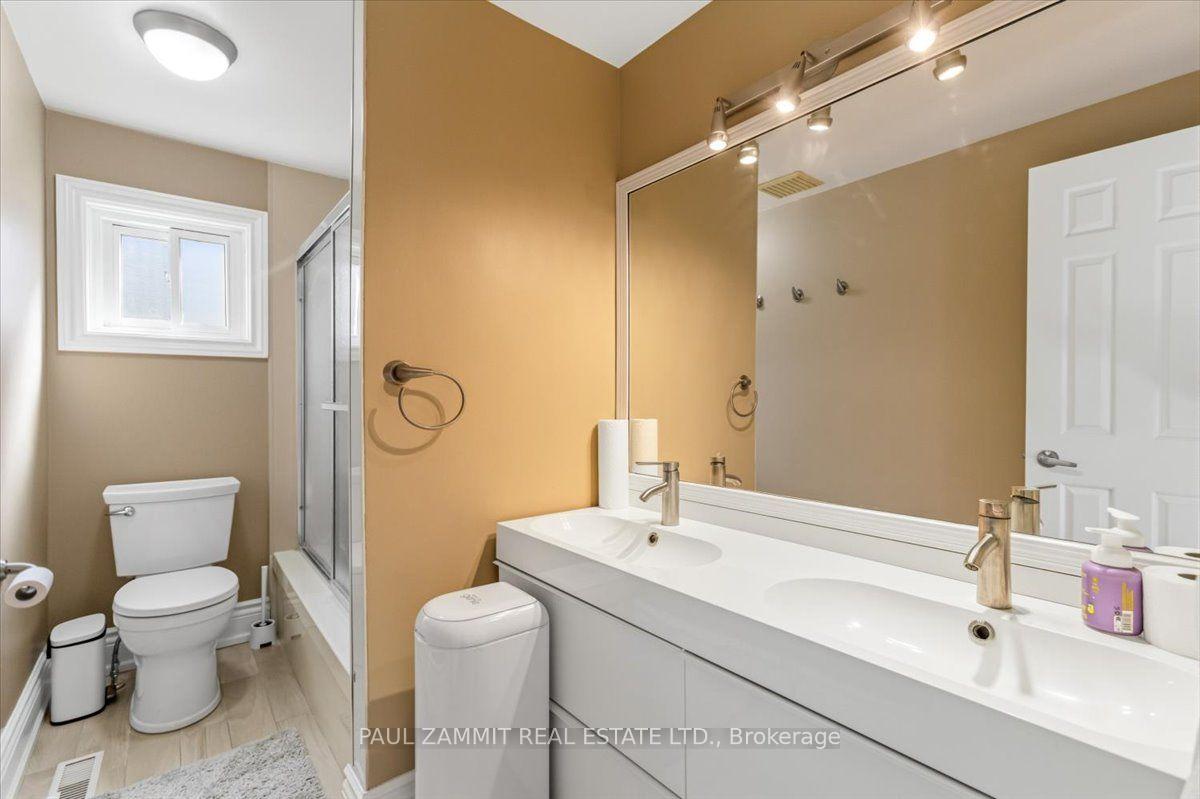 Photo 22 of 50 Breckonwood Crescent, Markham, Aileen-Willowbrook — HOMEH