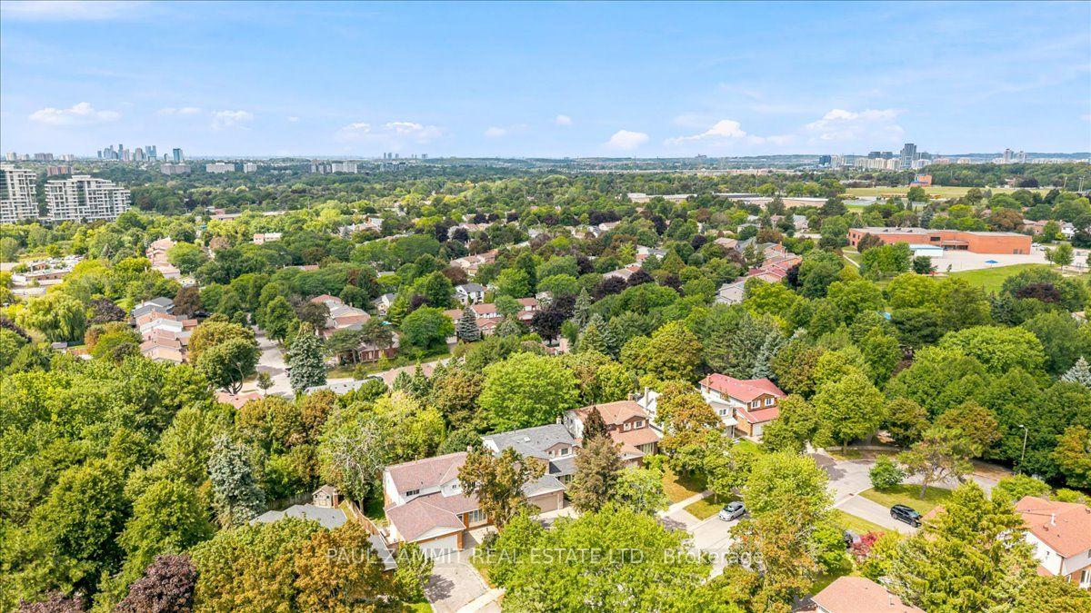 Photo 46 of 50 Breckonwood Crescent, Markham, Aileen-Willowbrook — HOMEH