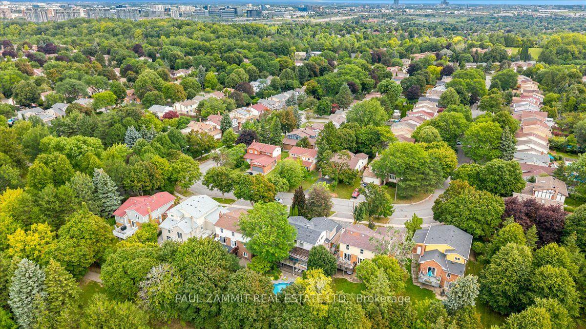 Photo 48 of 50 Breckonwood Crescent, Markham, Aileen-Willowbrook — HOMEH