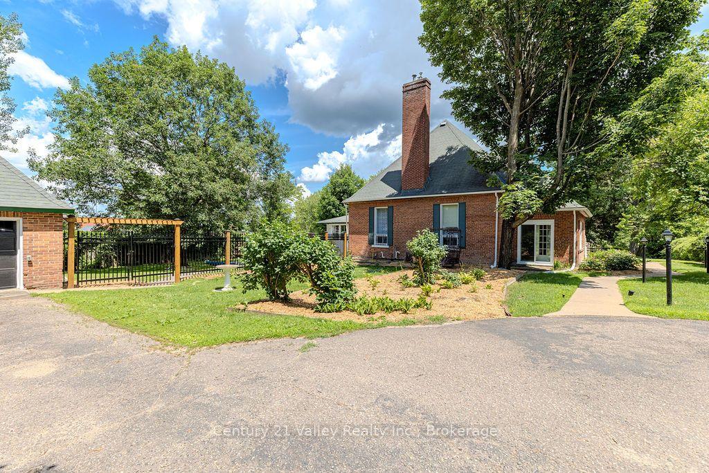 Photo 2 of 311 Supple Street, Pembroke, Pembroke — HOMEH