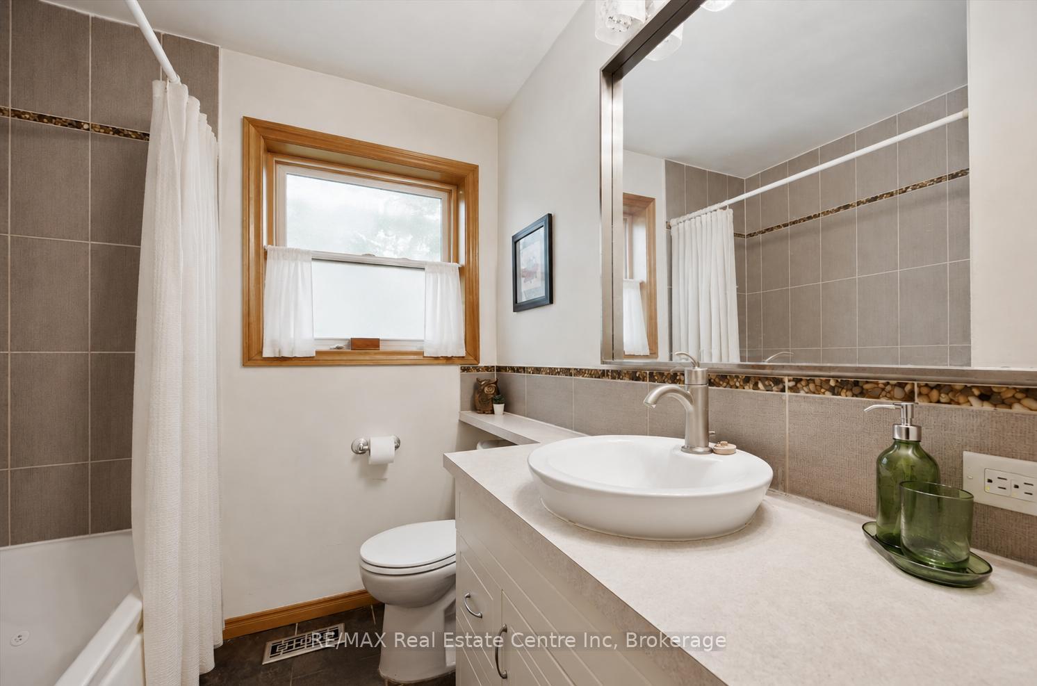 Photo 12 of 289 Speedvale Avenue E, Guelph, General Hospital — HOMEH
