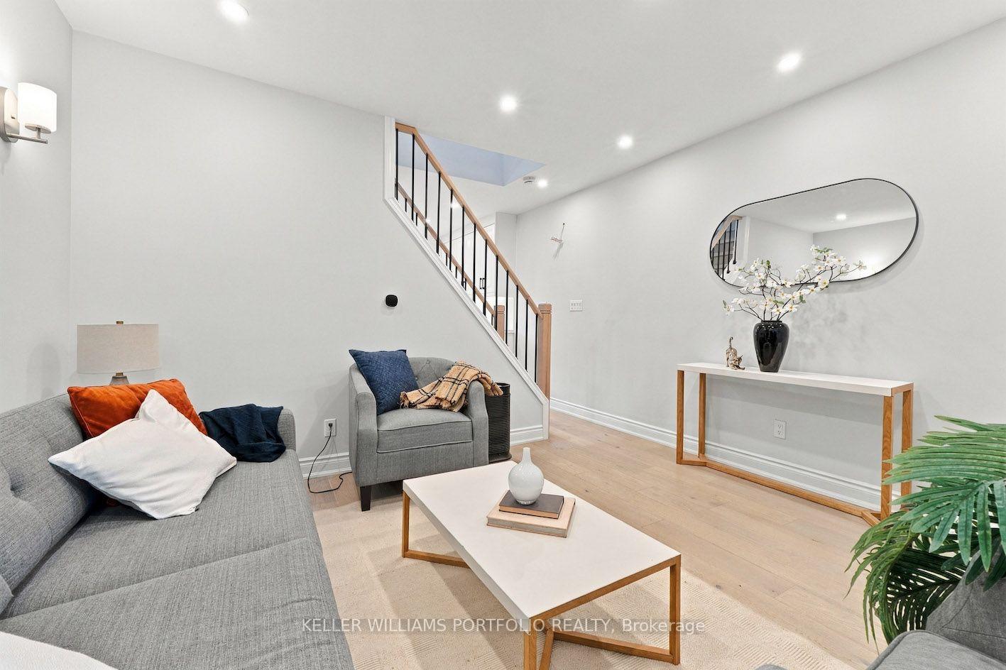 Photo 6 of 179 Oakcrest Avenue, Toronto, East End-Danforth — HOMEH