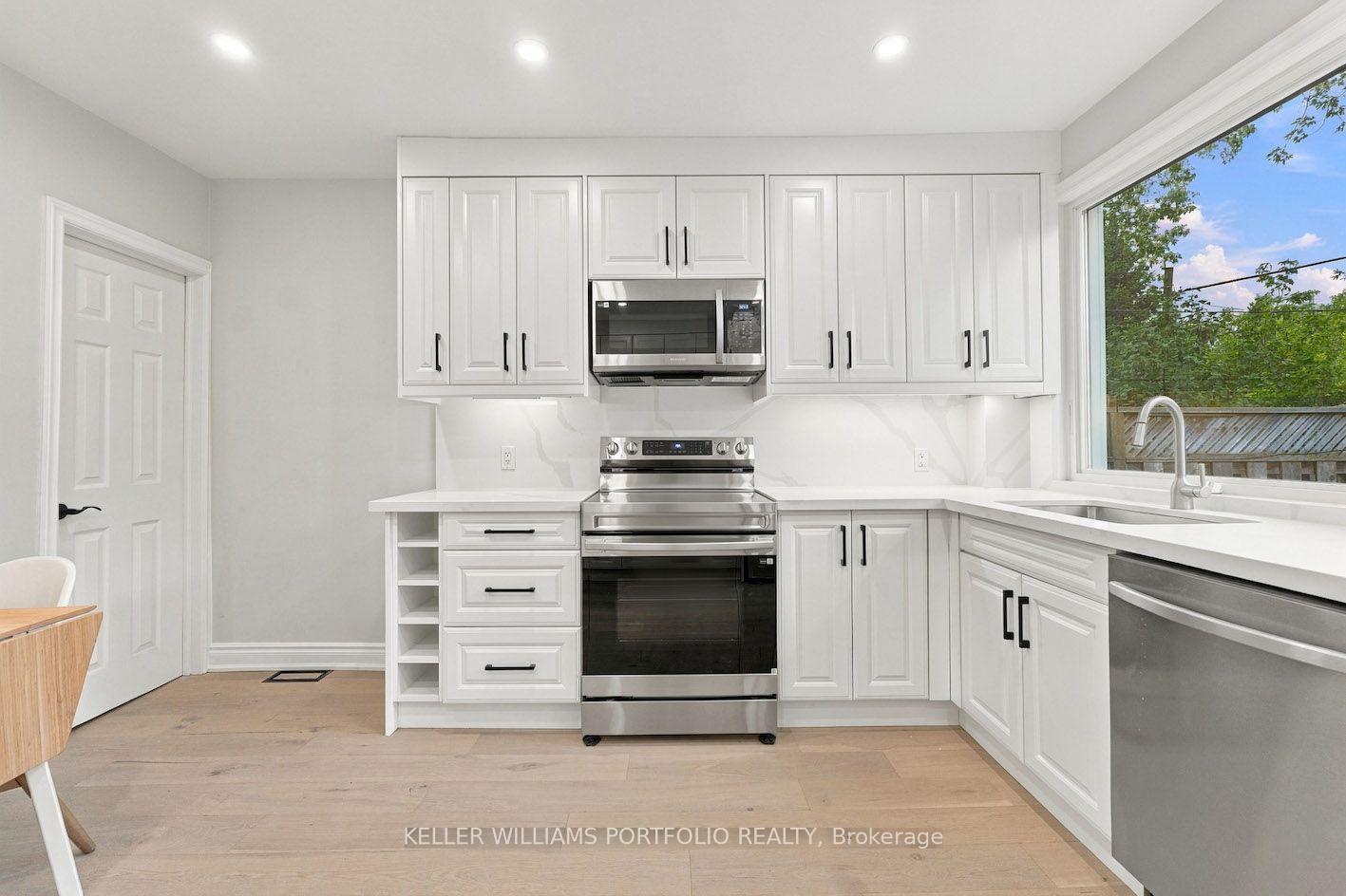 Photo 9 of 179 Oakcrest Avenue, Toronto, East End-Danforth — HOMEH