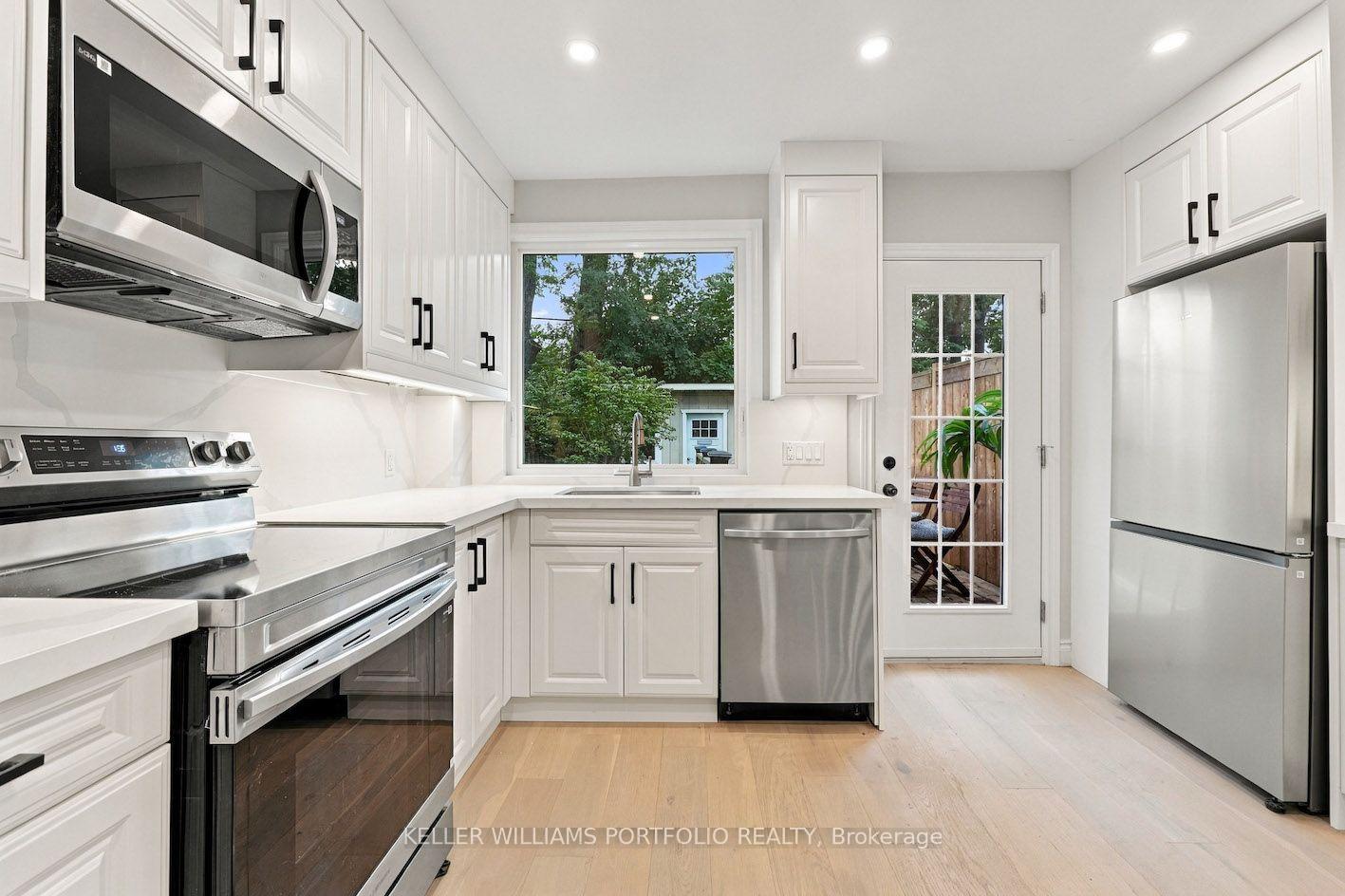 Photo 11 of 179 Oakcrest Avenue, Toronto, East End-Danforth — HOMEH