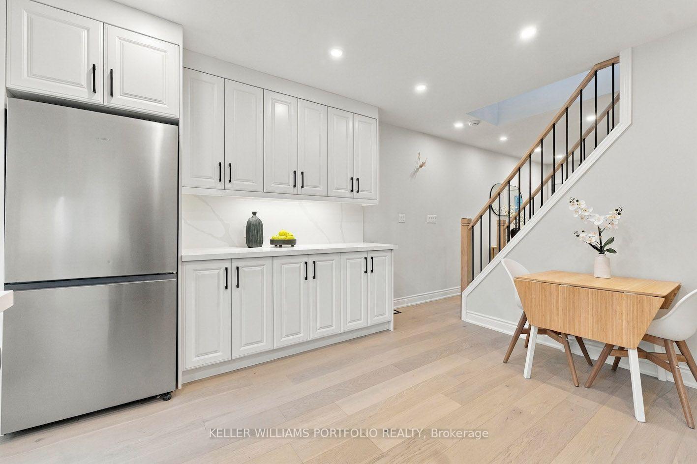 Photo 13 of 179 Oakcrest Avenue, Toronto, East End-Danforth — HOMEH