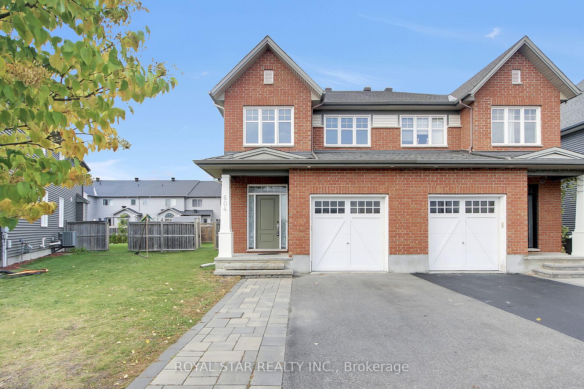 Photo of 604 Moorpark Avenue