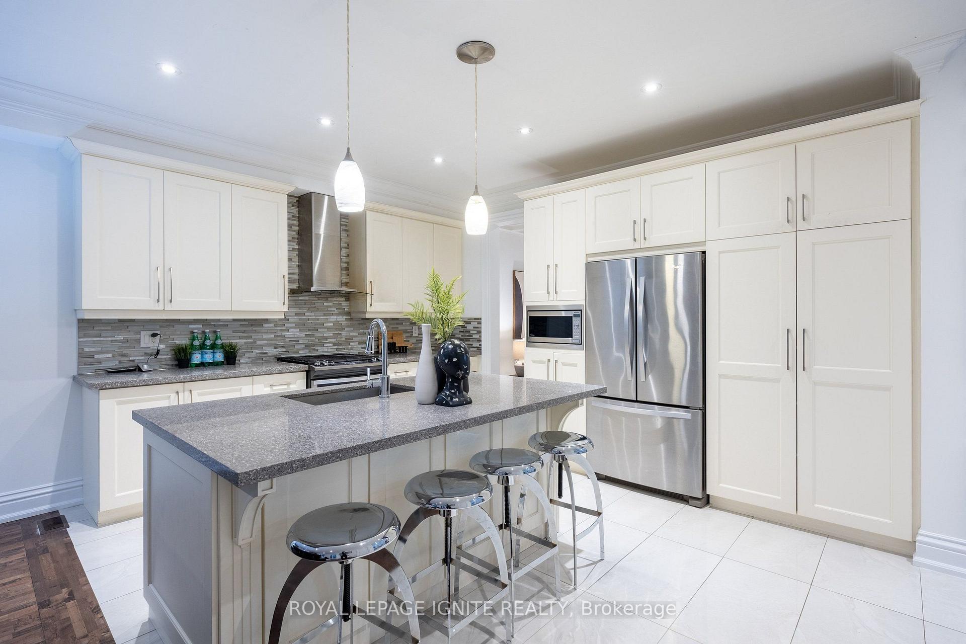 Photo 21 of 31 Jodphur Avenue, North York, Humberlea-Pelmo Park — HOMEH