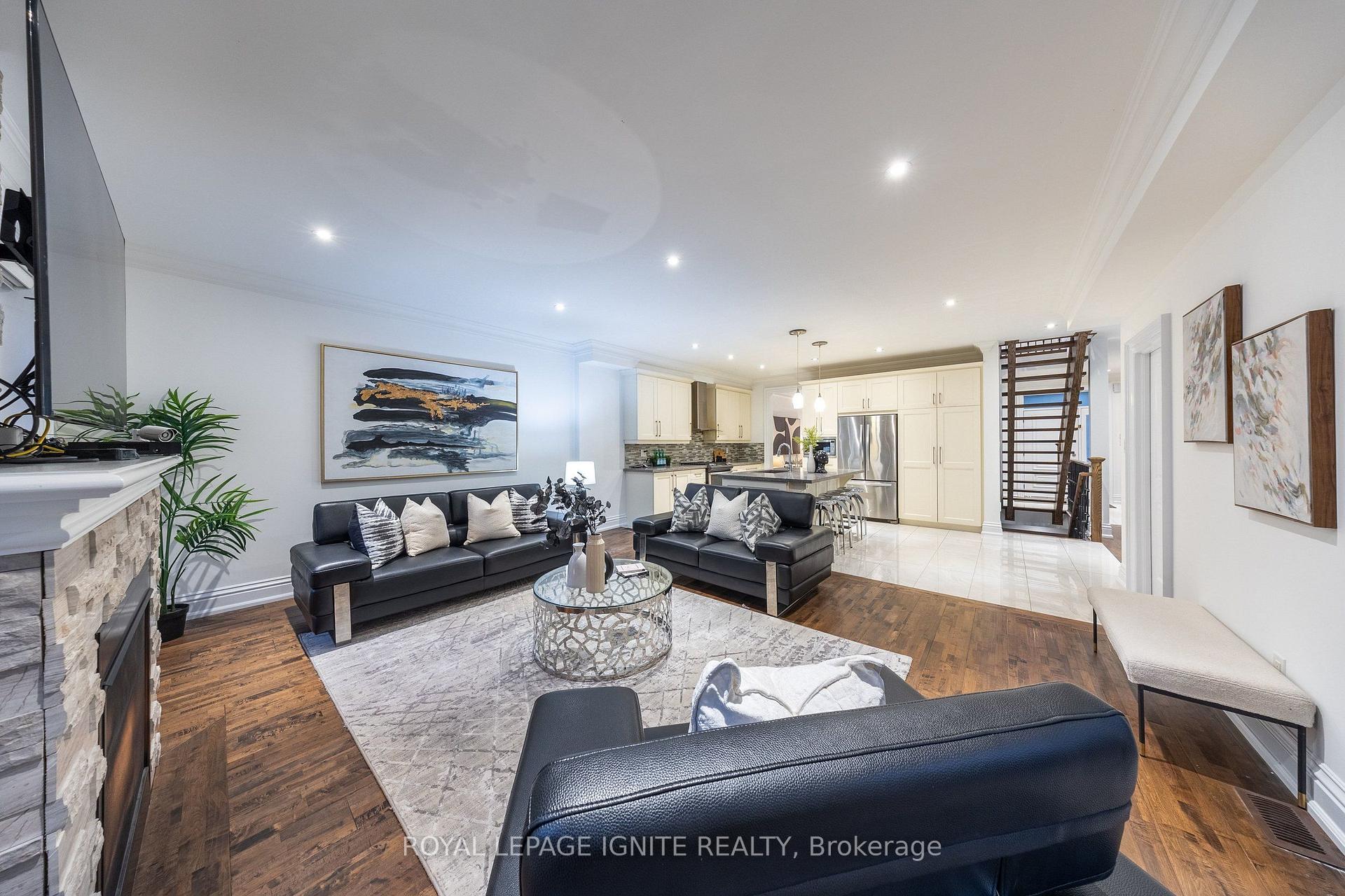 Photo 24 of 31 Jodphur Avenue, North York, Humberlea-Pelmo Park — HOMEH