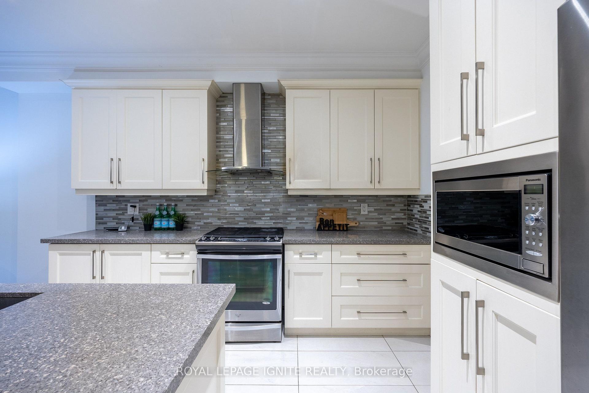 Photo 26 of 31 Jodphur Avenue, North York, Humberlea-Pelmo Park — HOMEH