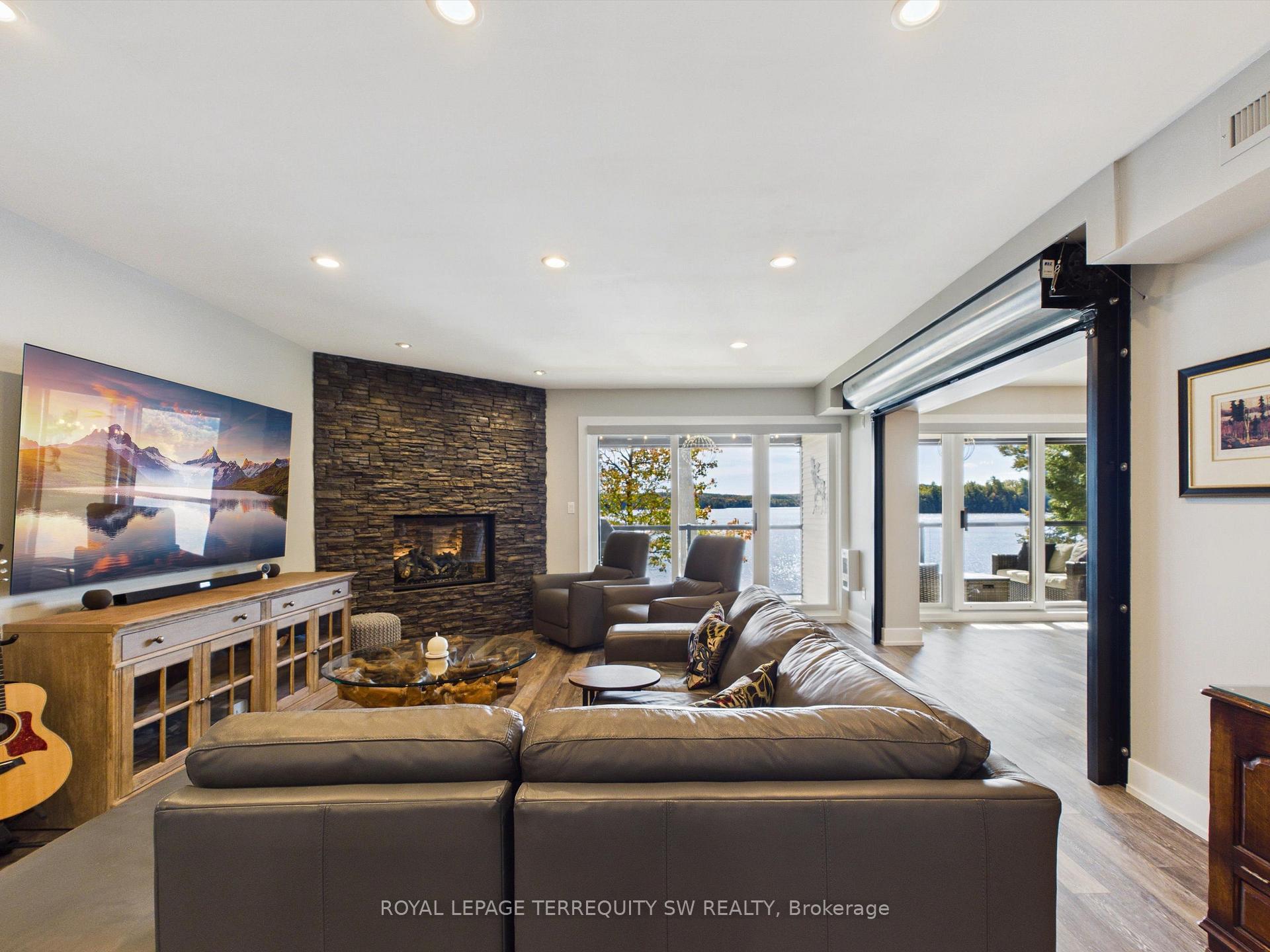 Photo 5 of Unit 210, 10 Coveside Drive, Huntsville, Chaffey — HOMEH