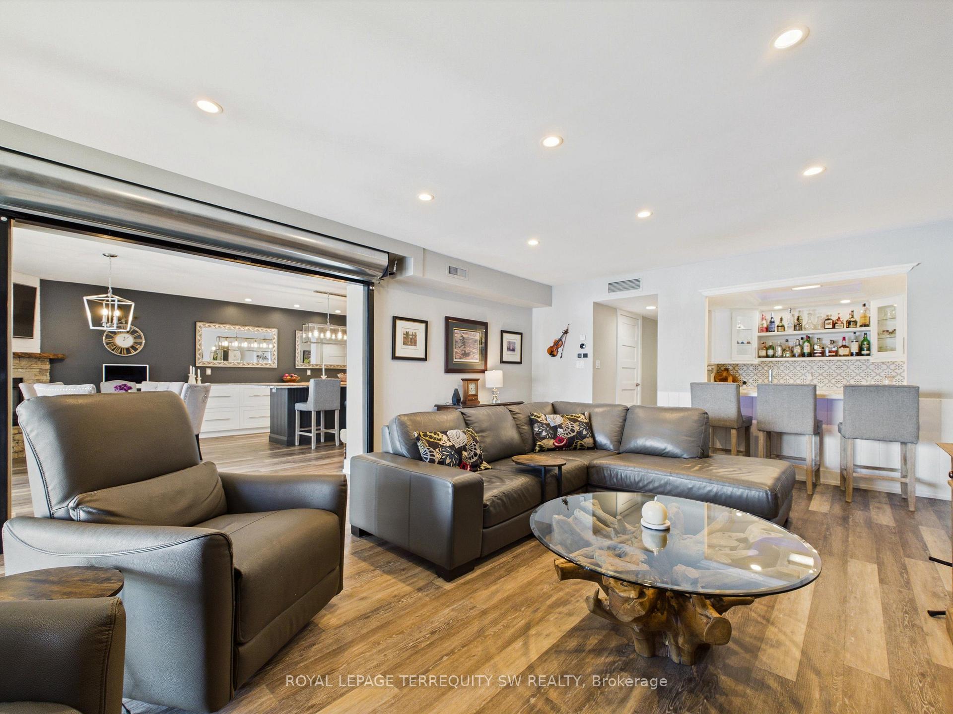 Photo 6 of Unit 210, 10 Coveside Drive, Huntsville, Chaffey — HOMEH