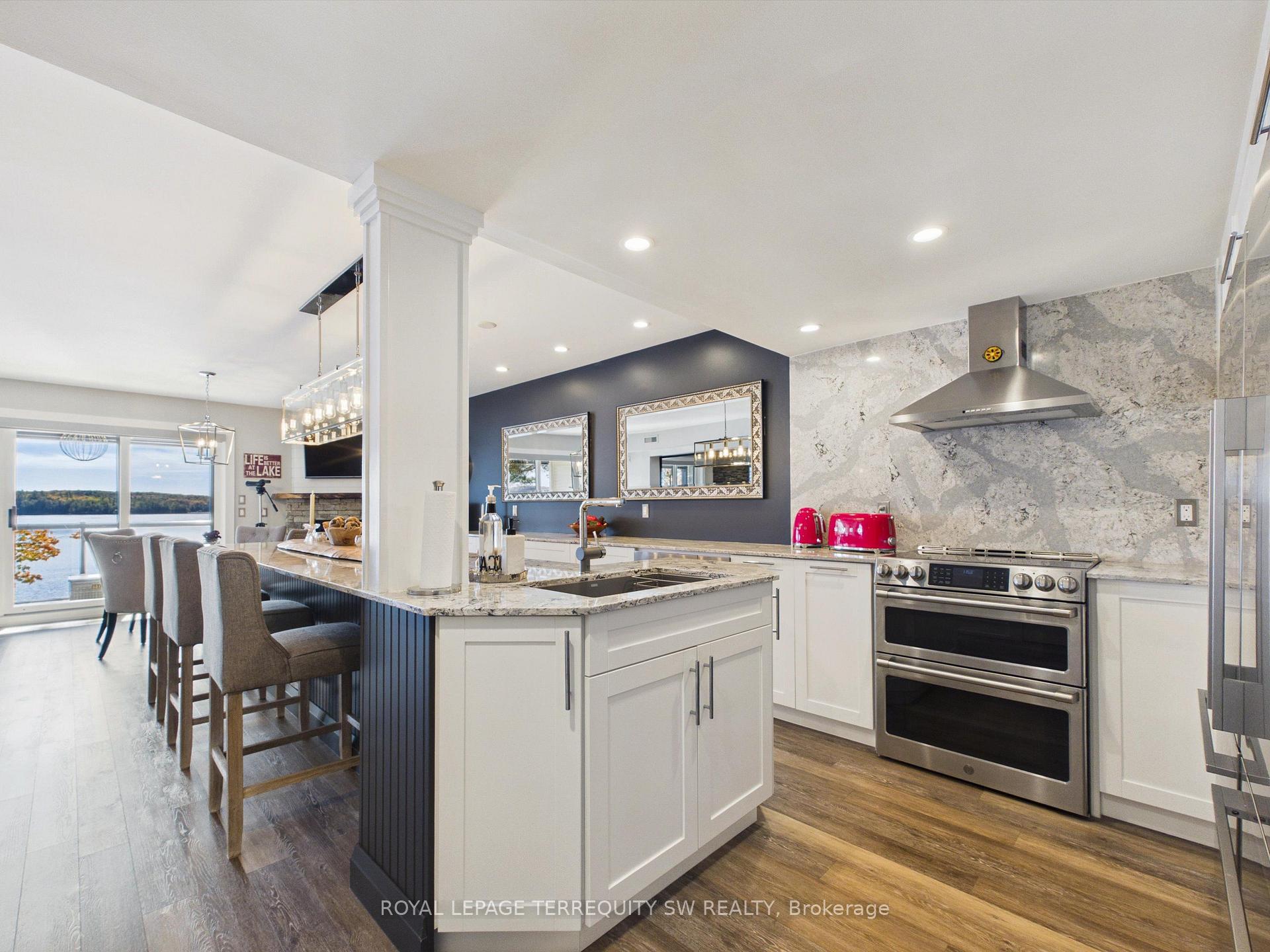 Photo 12 of Unit 210, 10 Coveside Drive, Huntsville, Chaffey — HOMEH