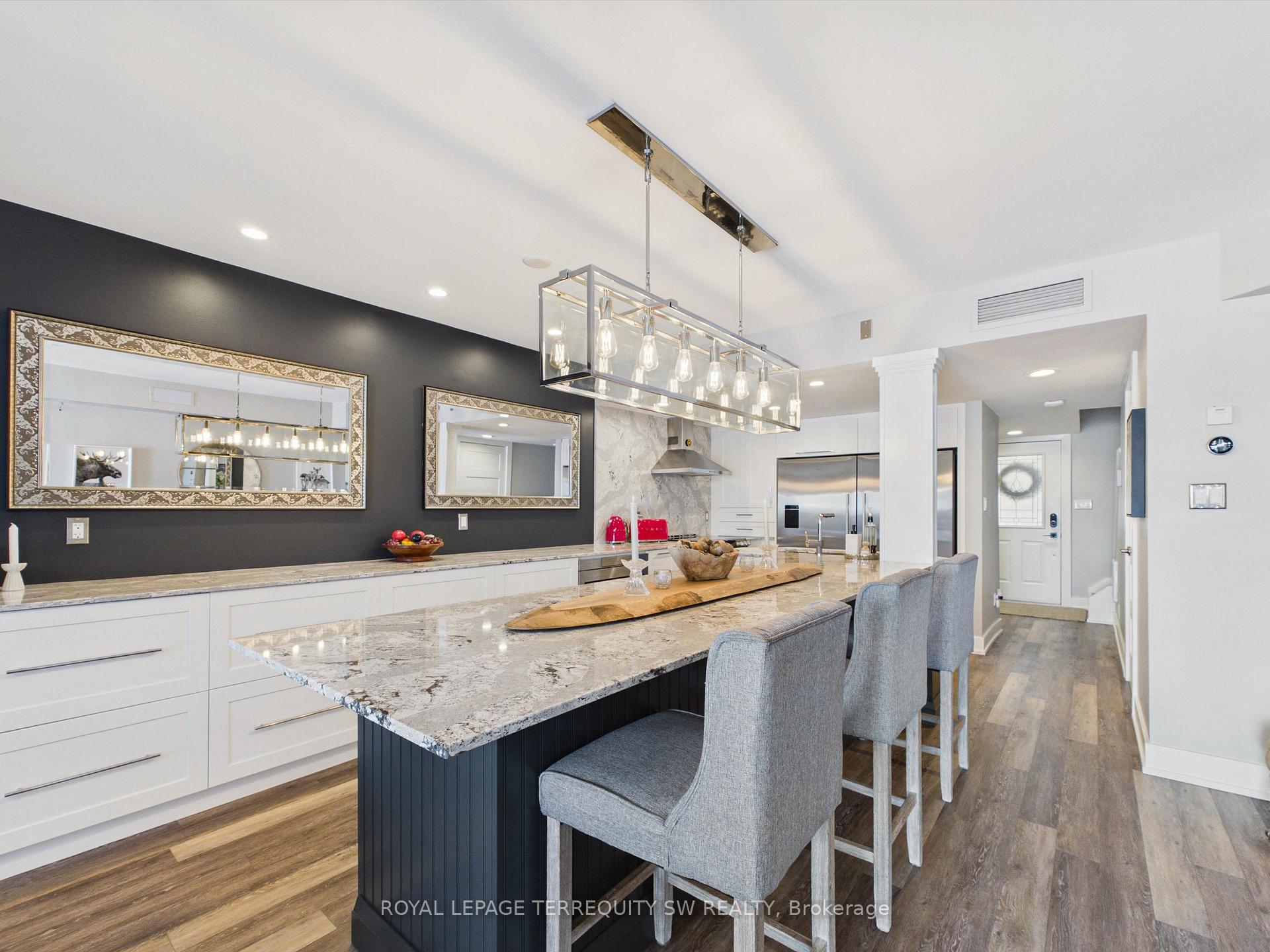 Photo 13 of Unit 210, 10 Coveside Drive, Huntsville, Chaffey — HOMEH