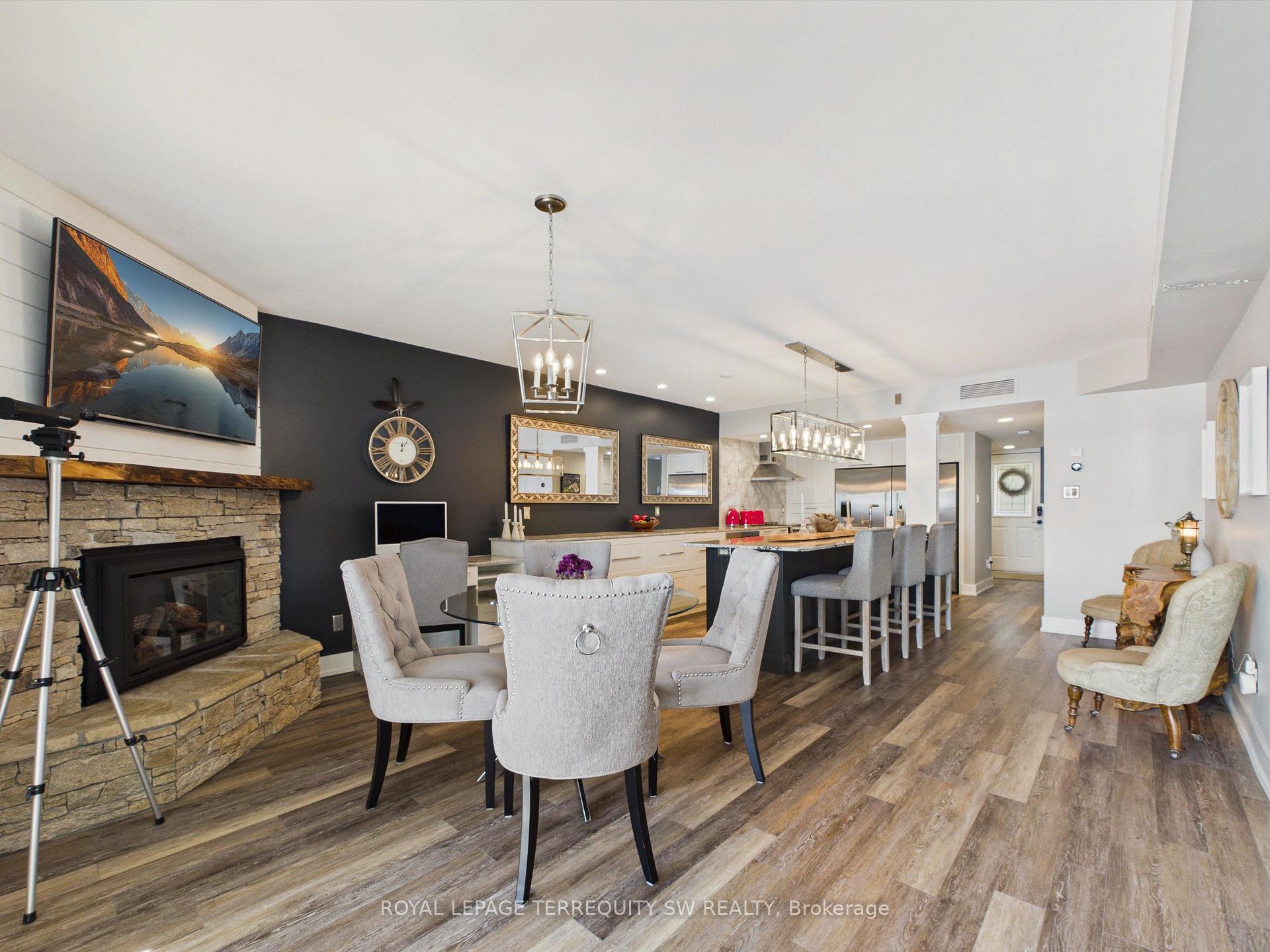 Photo 18 of Unit 210, 10 Coveside Drive, Huntsville, Chaffey — HOMEH