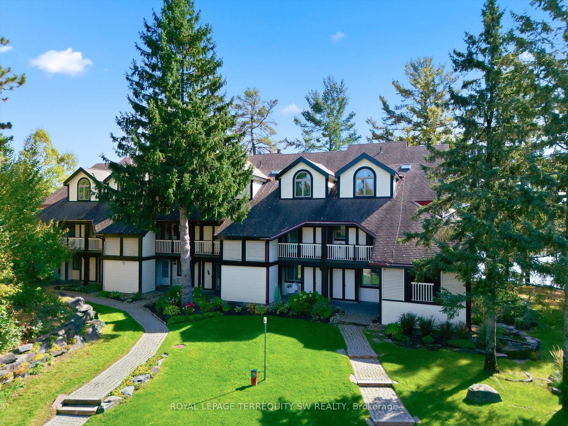 Photo 42 of Unit 210, 10 Coveside Drive, Huntsville, Chaffey — HOMEH
