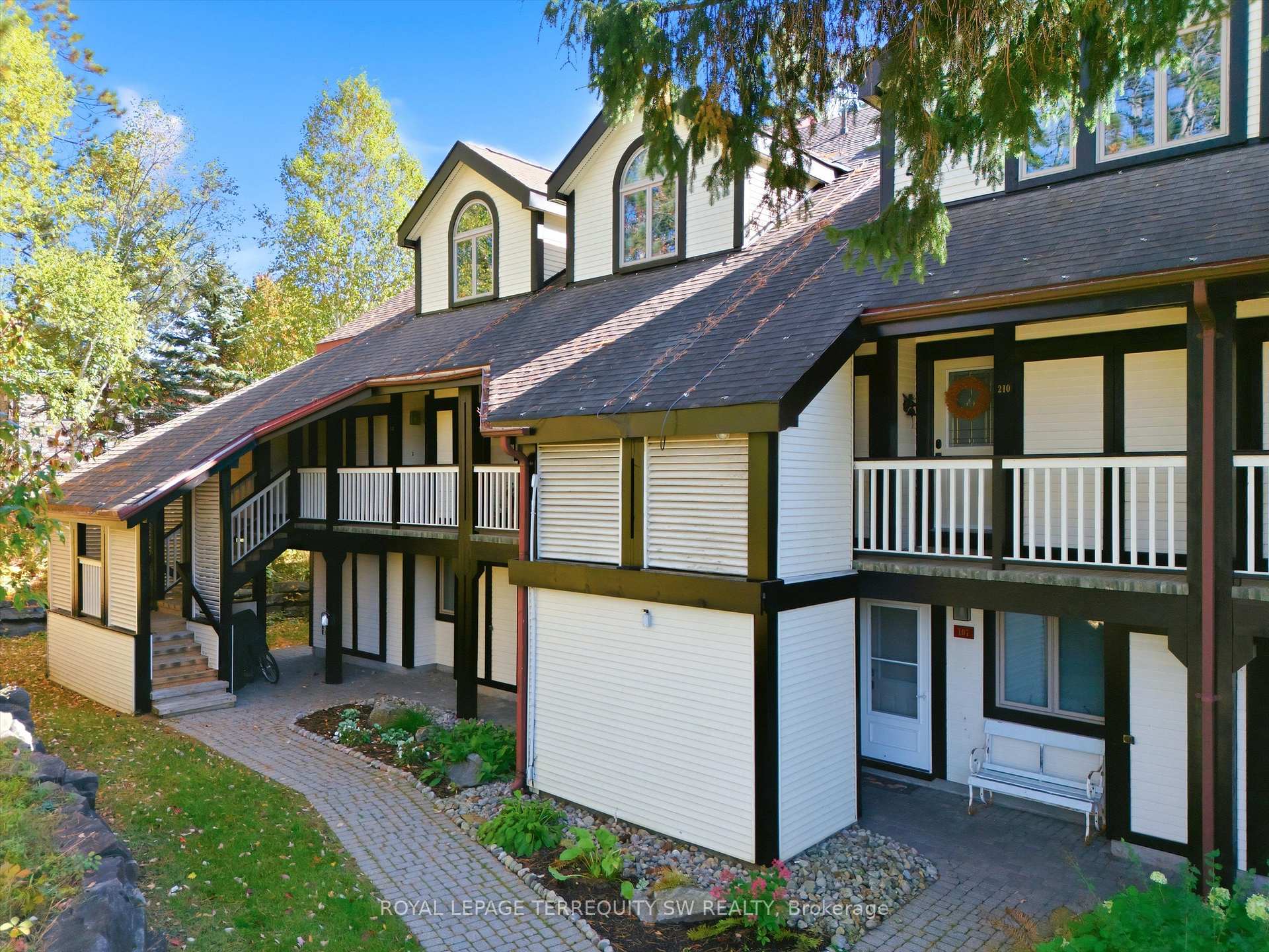 Photo 43 of Unit 210, 10 Coveside Drive, Huntsville, Chaffey — HOMEH