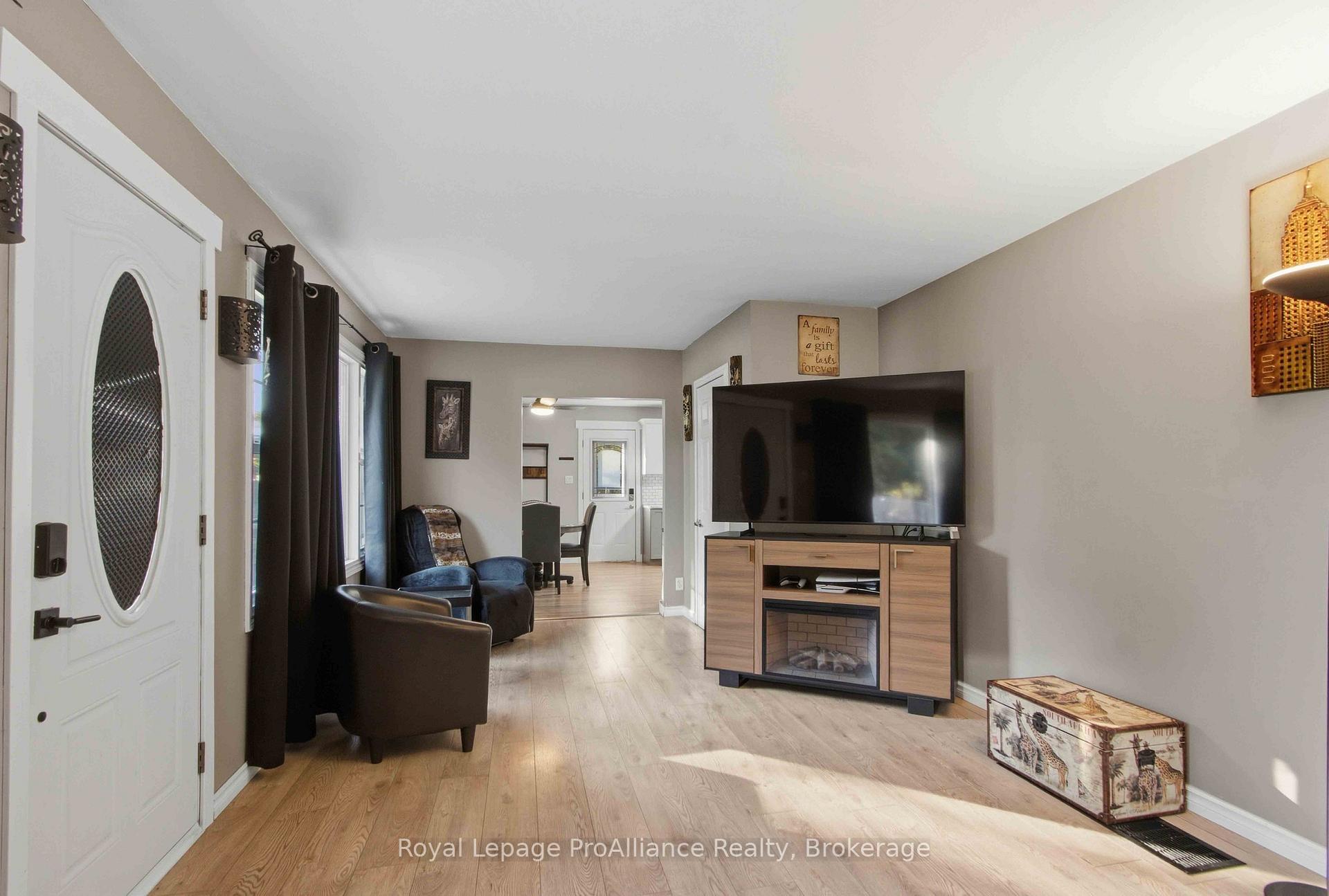 Photo 5 of 114 Catherine Street, Quinte West, Trenton Ward — HOMEH