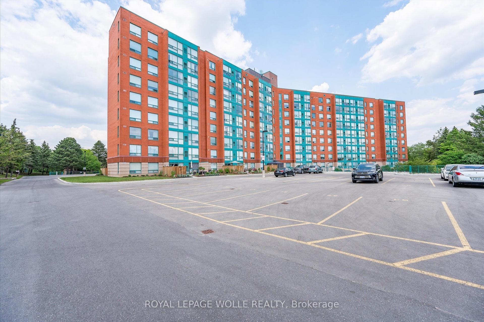 Photo 4 of Unit 706, 55 Blue Springs Drive, Waterloo, Colonial Acres — HOMEH
