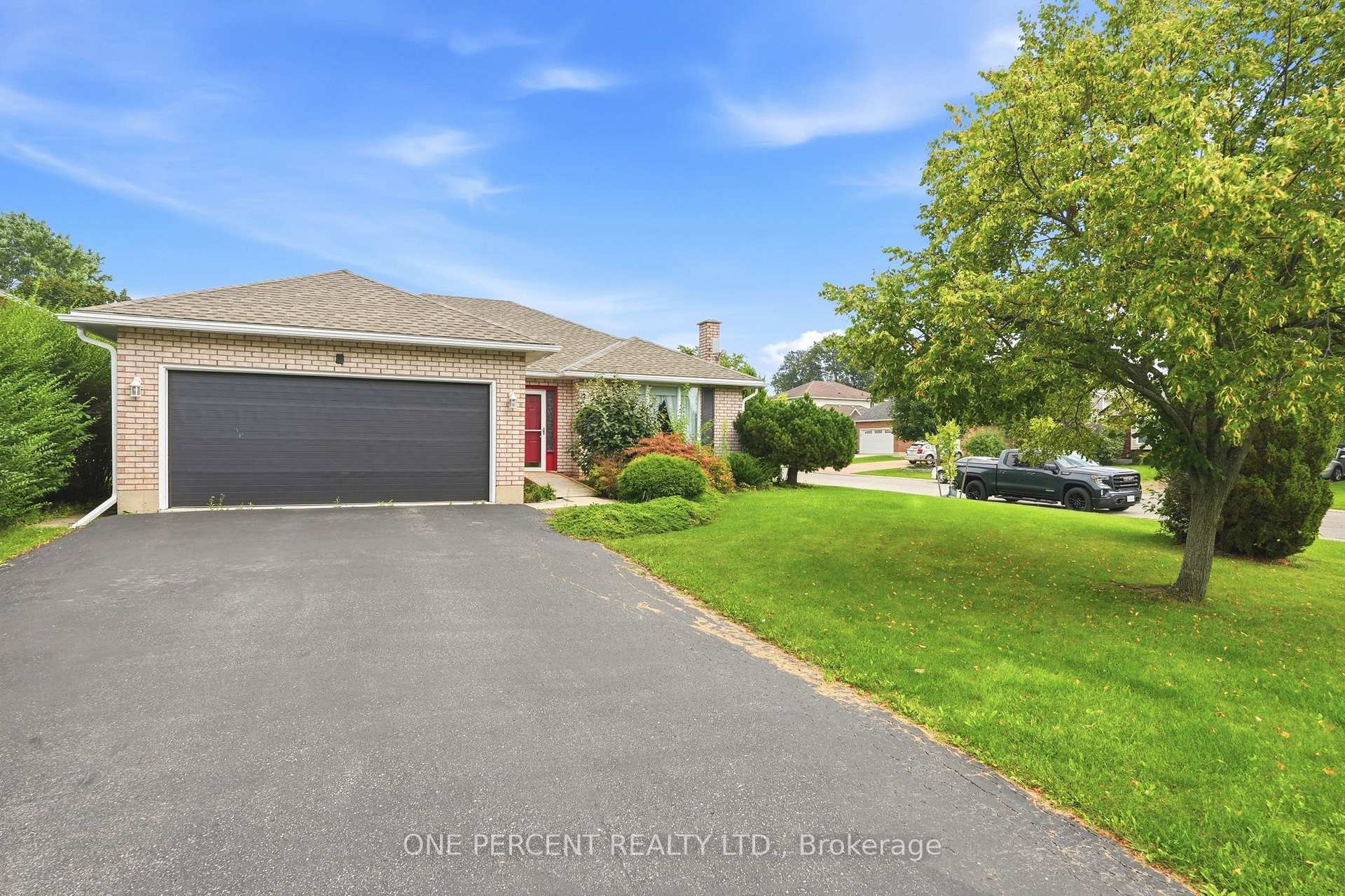 Photo 2 of 9 Country Club Road, Haldimand — HOMEH