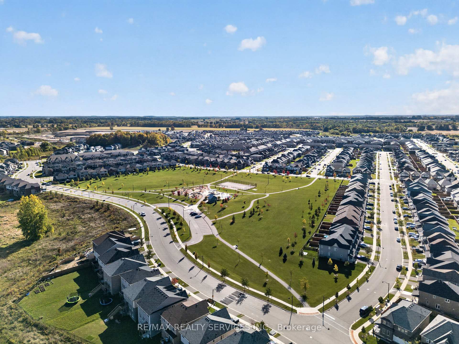 Photo 4 of 10 Munro Circle, Brantford, Empire South — HOMEH