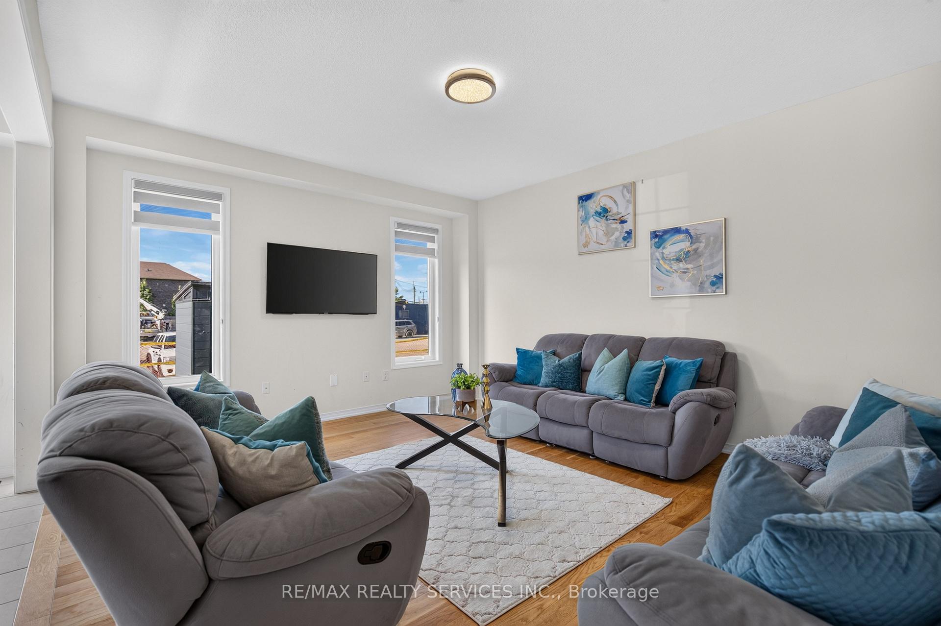 Photo 11 of 10 Munro Circle, Brantford, Empire South — HOMEH