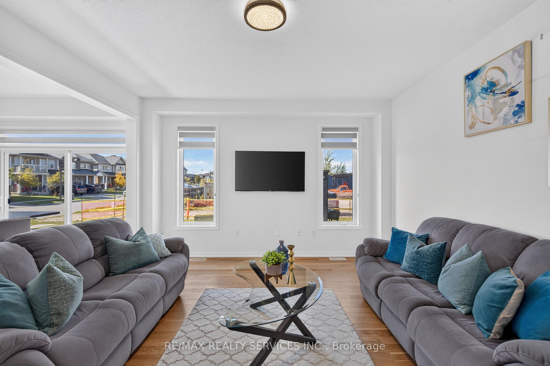 Photo 12 of 10 Munro Circle, Brantford, Empire South — HOMEH