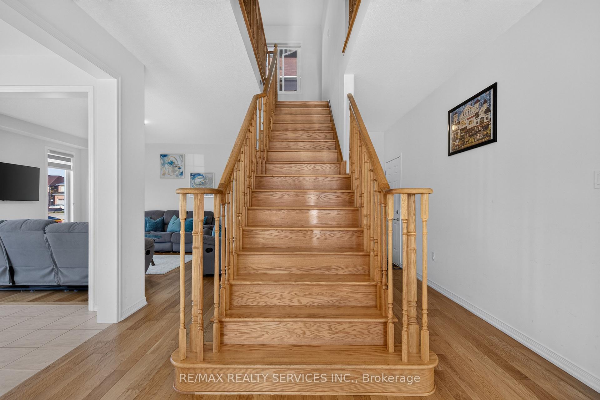 Photo 17 of 10 Munro Circle, Brantford, Empire South — HOMEH