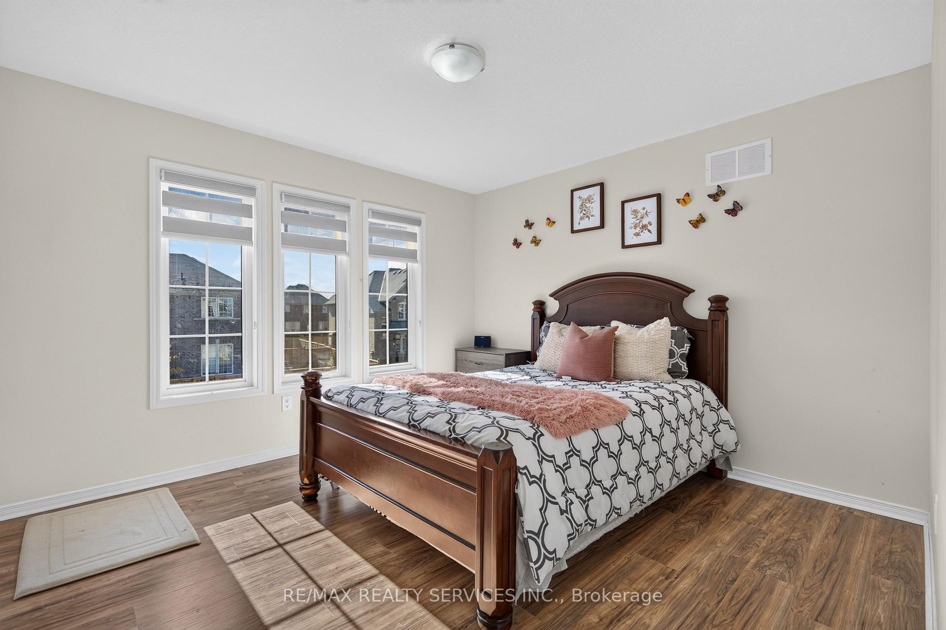 Photo 25 of 10 Munro Circle, Brantford, Empire South — HOMEH
