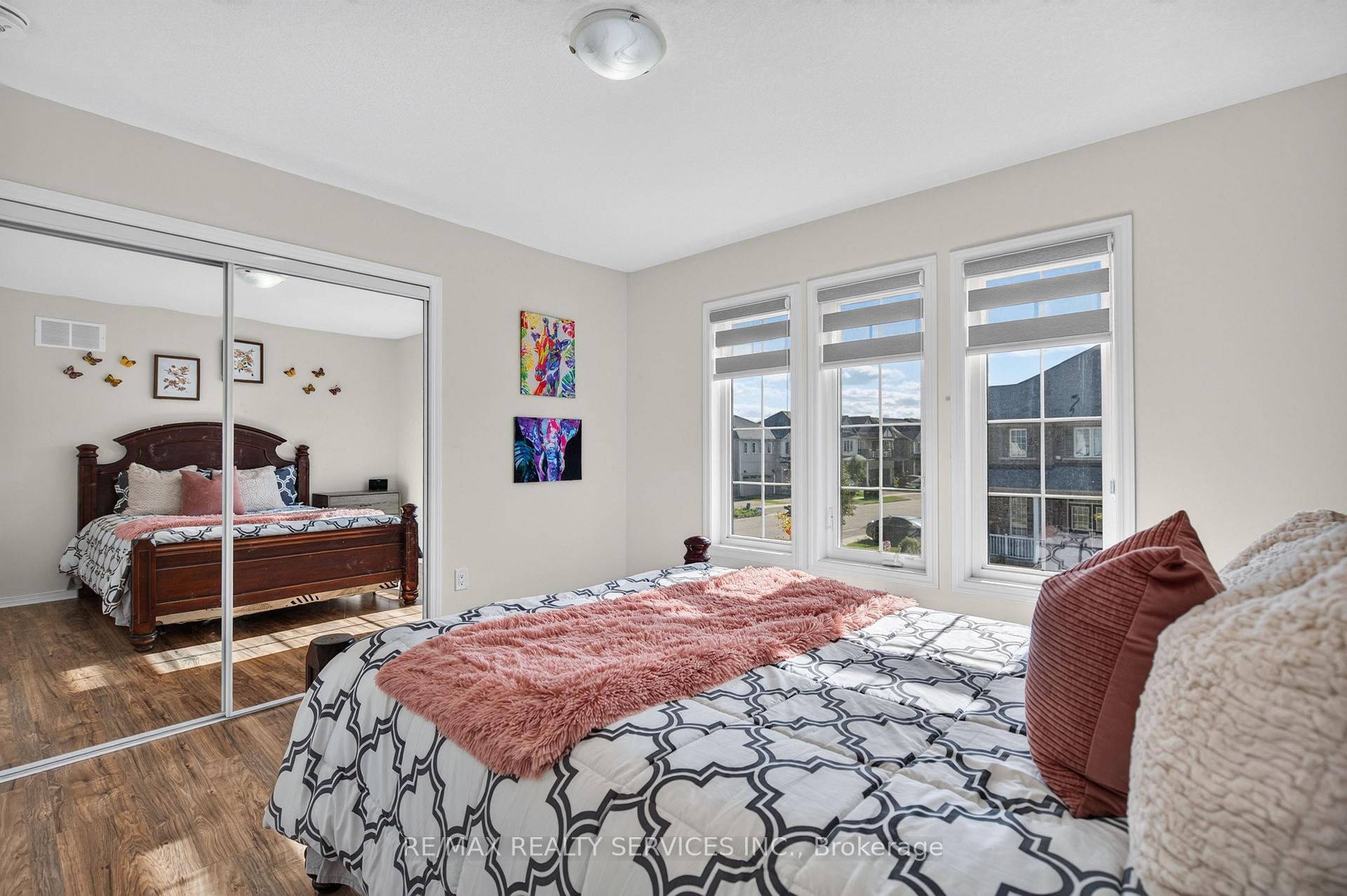 Photo 26 of 10 Munro Circle, Brantford, Empire South — HOMEH
