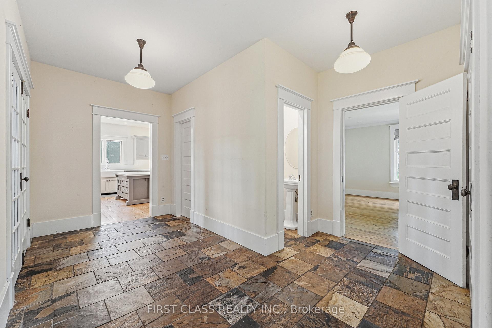 Photo 6 of 424 Concession Rd 8 E, Hamilton, Rural Flamborough — HOMEH