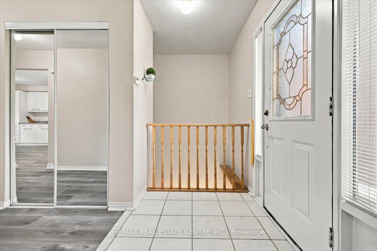 Photo 6 of 22 Birchway Place, Halton Hills, Acton — HOMEH