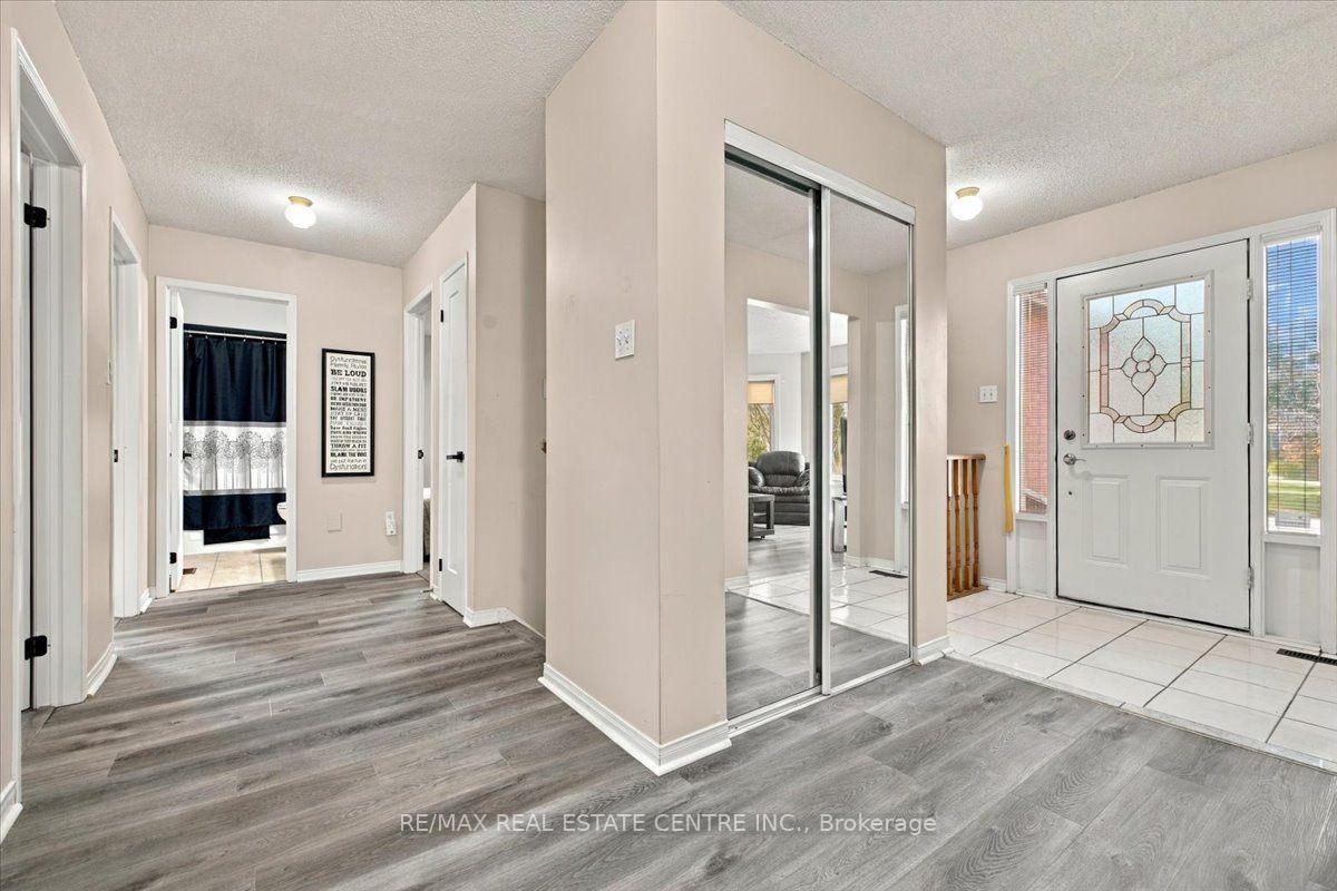 Photo 7 of 22 Birchway Place, Halton Hills, Acton — HOMEH