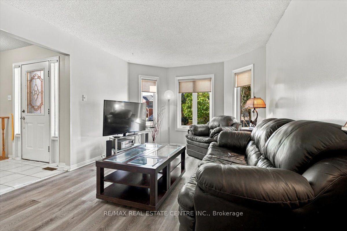 Photo 9 of 22 Birchway Place, Halton Hills, Acton — HOMEH