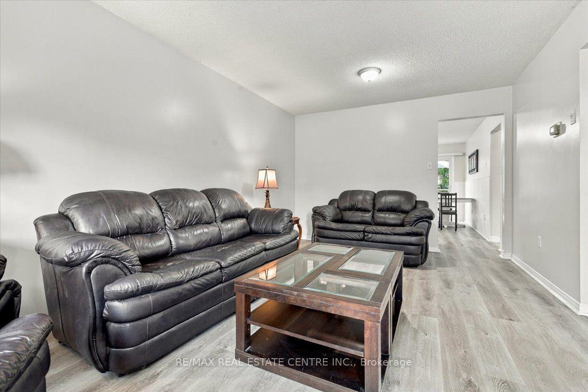 Photo 11 of 22 Birchway Place, Halton Hills, Acton — HOMEH