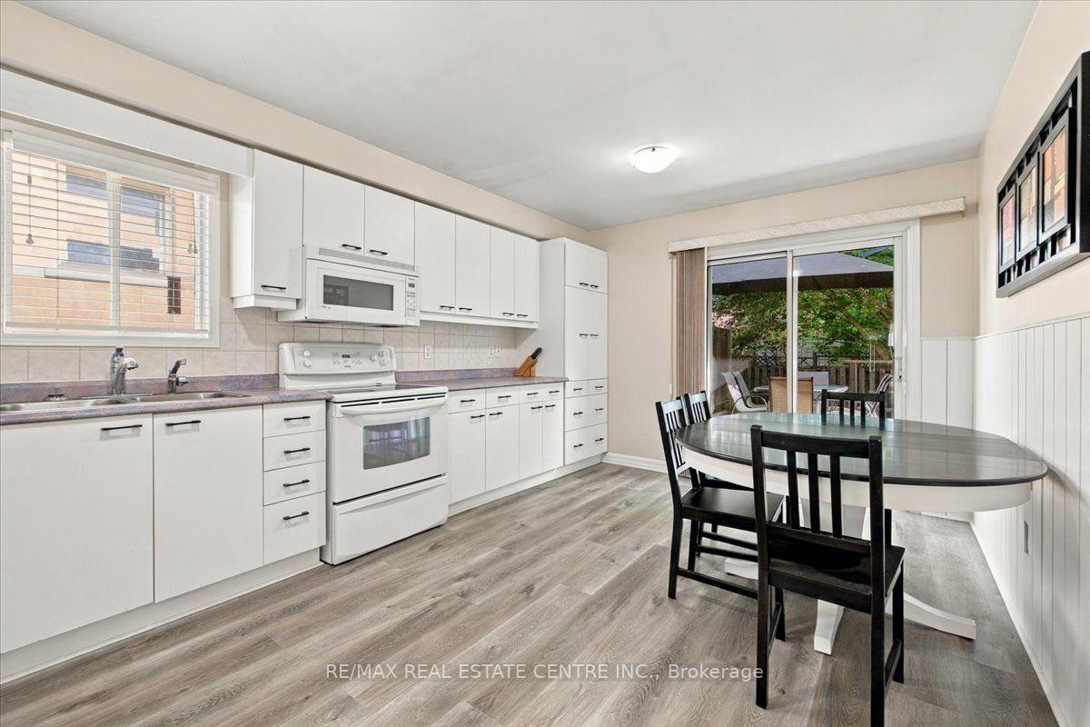 Photo 12 of 22 Birchway Place, Halton Hills, Acton — HOMEH