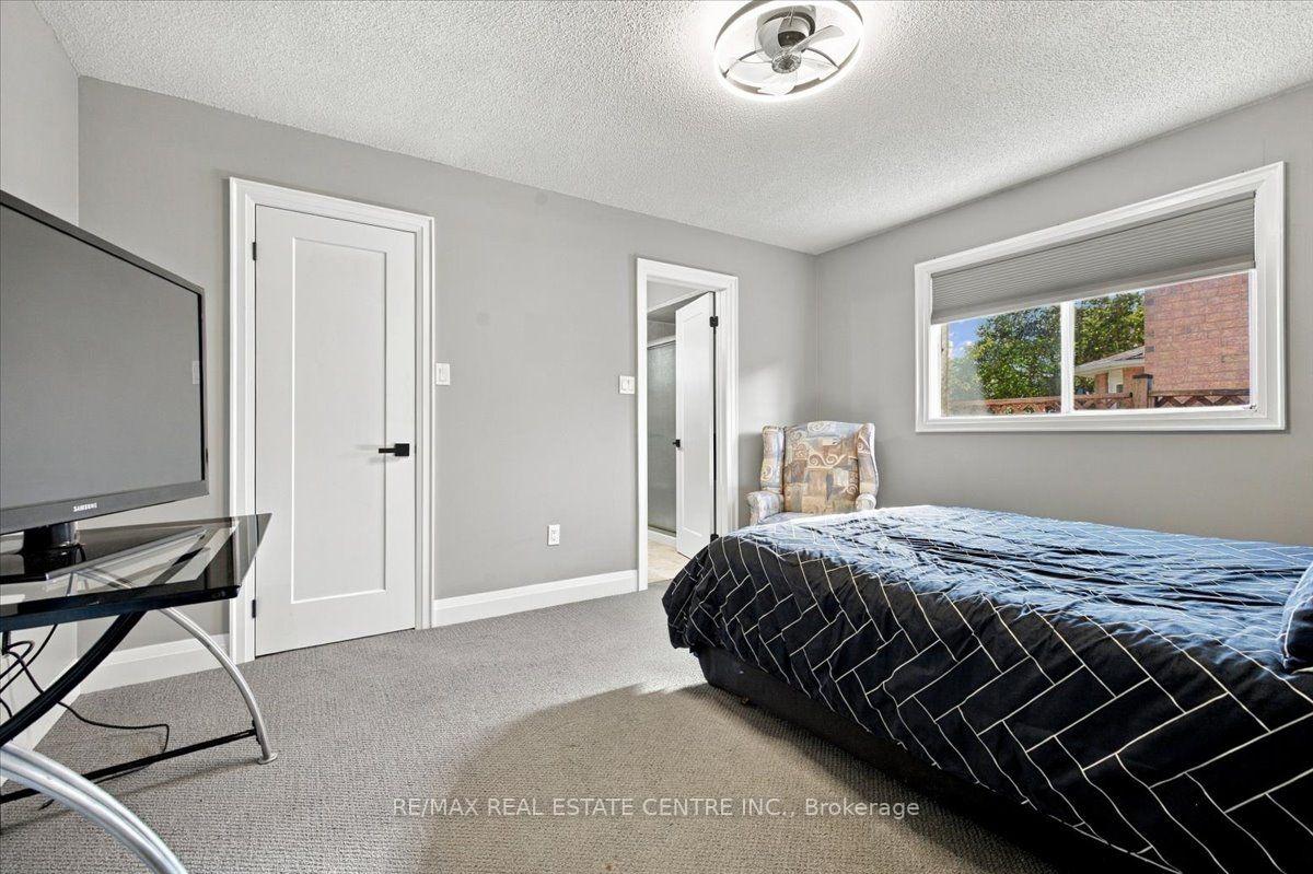 Photo 17 of 22 Birchway Place, Halton Hills, Acton — HOMEH