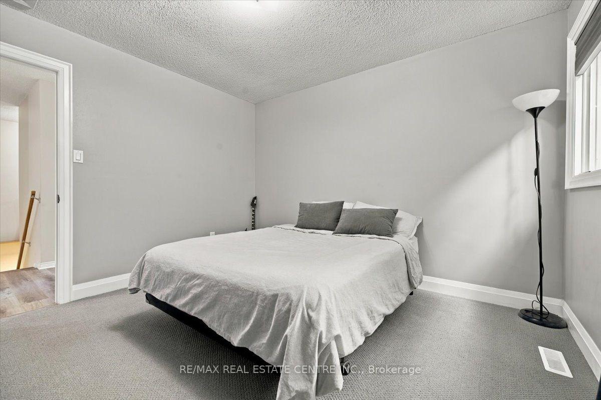 Photo 23 of 22 Birchway Place, Halton Hills, Acton — HOMEH