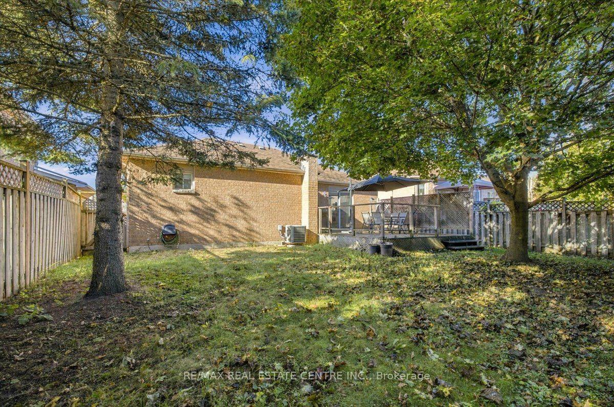 Photo 32 of 22 Birchway Place, Halton Hills, Acton — HOMEH