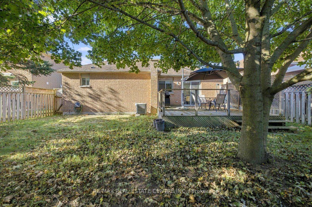 Photo 33 of 22 Birchway Place, Halton Hills, Acton — HOMEH