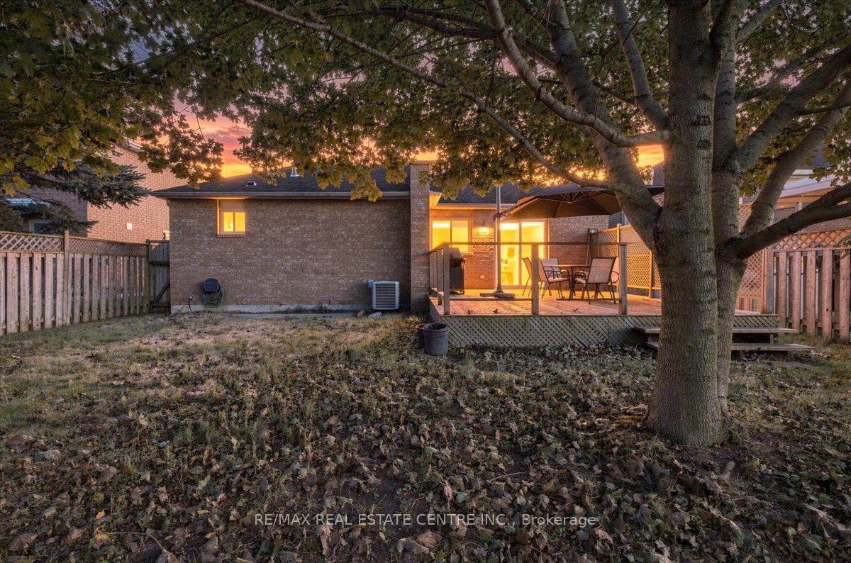 Photo 34 of 22 Birchway Place, Halton Hills, Acton — HOMEH