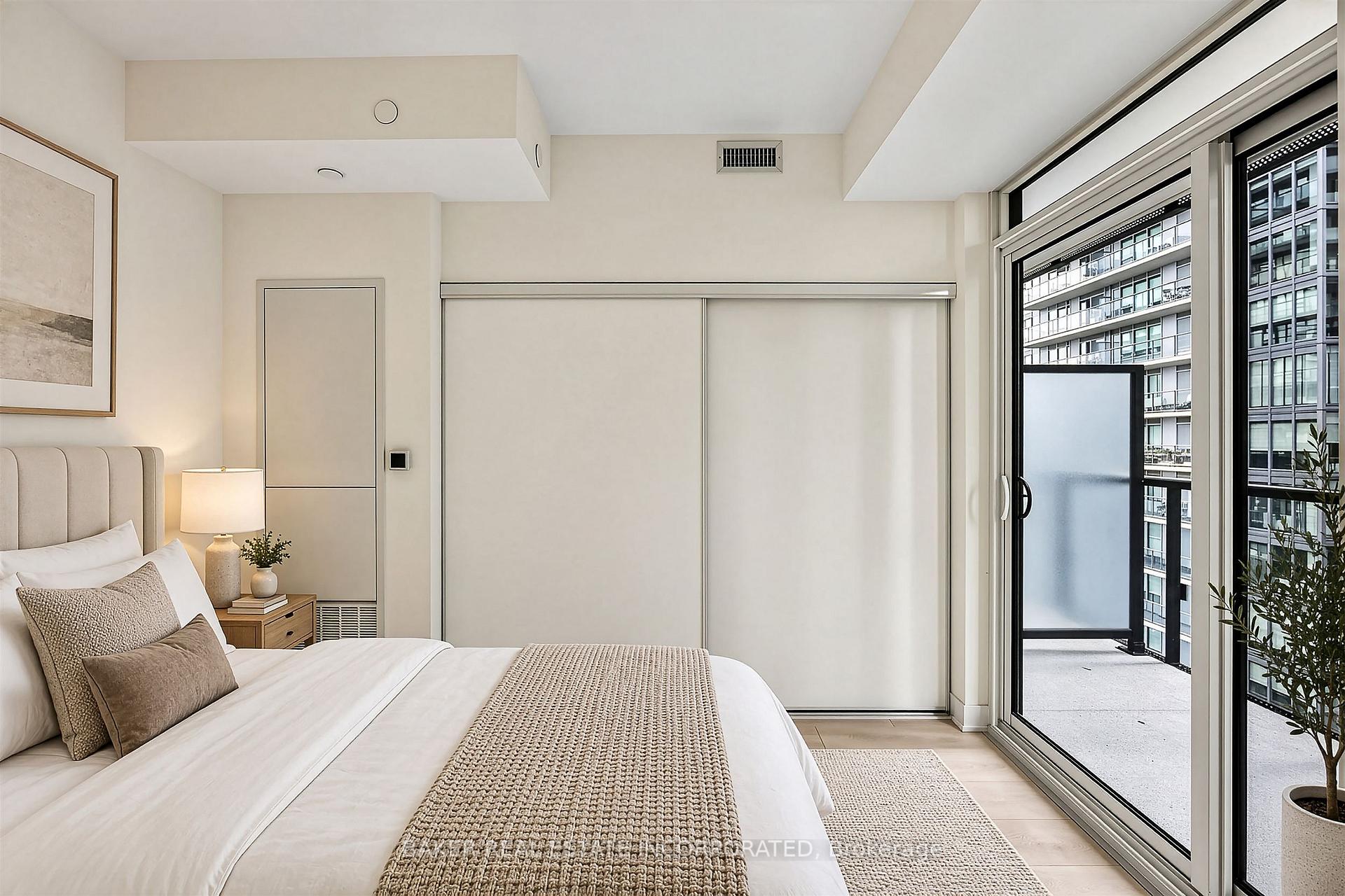 Photo 2 of Unit 2303, 117 Broadway Avenue, Toronto, Mount Pleasant West — HOMEH