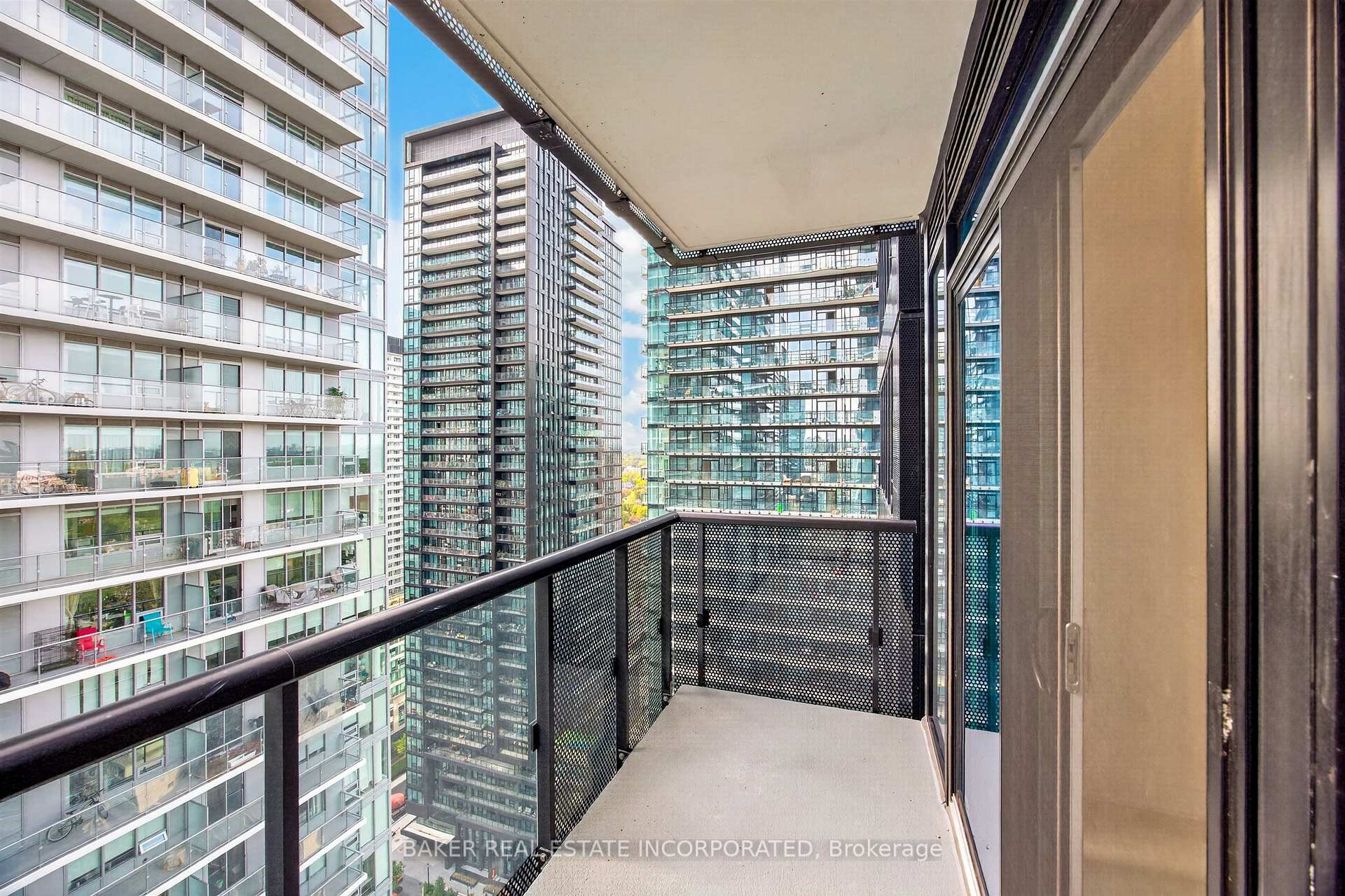 Photo 8 of Unit 2303, 117 Broadway Avenue, Toronto, Mount Pleasant West — HOMEH