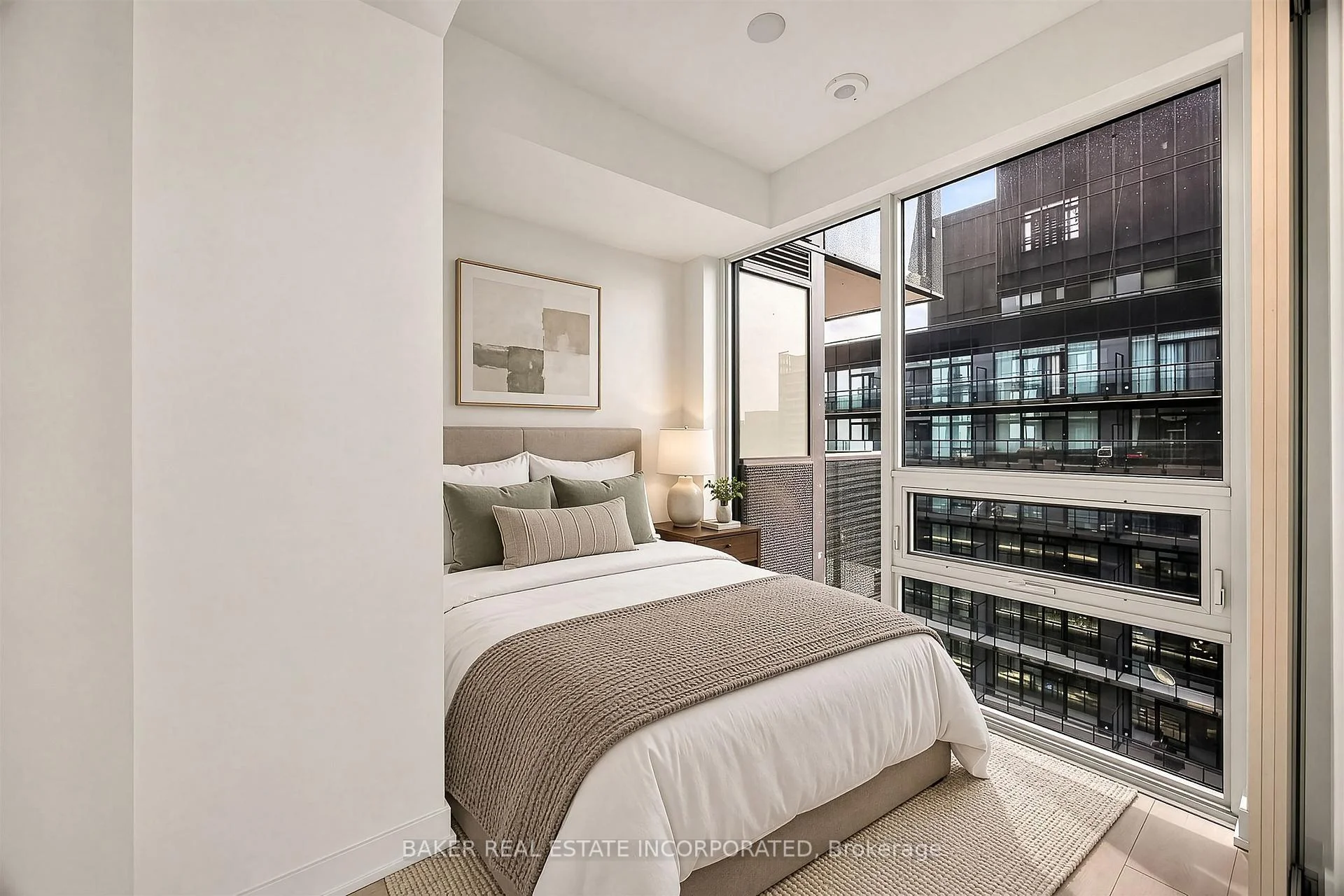 Photo 5 of Unit 3213, 117 Broadway Avenue, Toronto, Mount Pleasant West — HOMEH