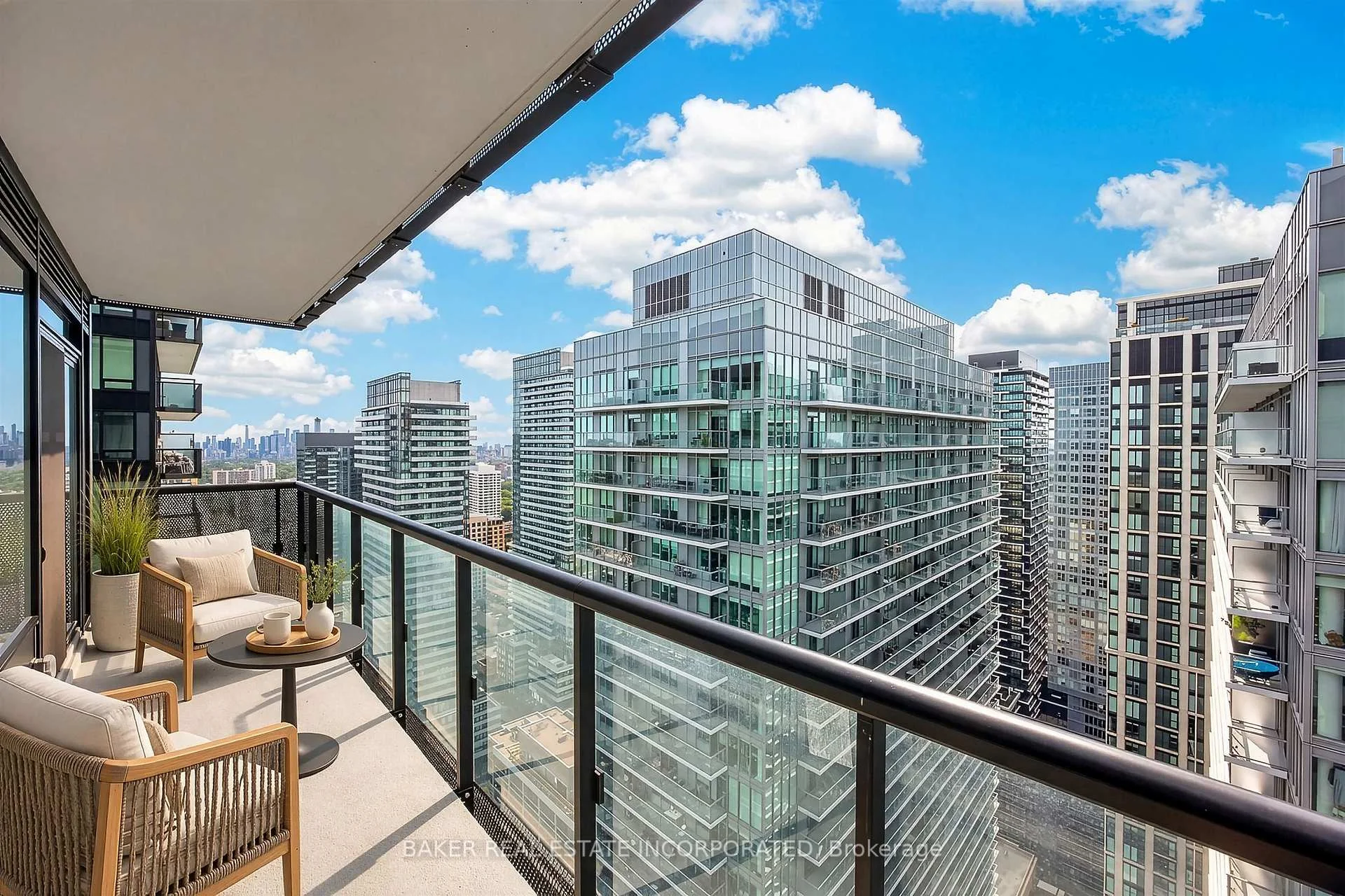 Photo 6 of Unit 3213, 117 Broadway Avenue, Toronto, Mount Pleasant West — HOMEH