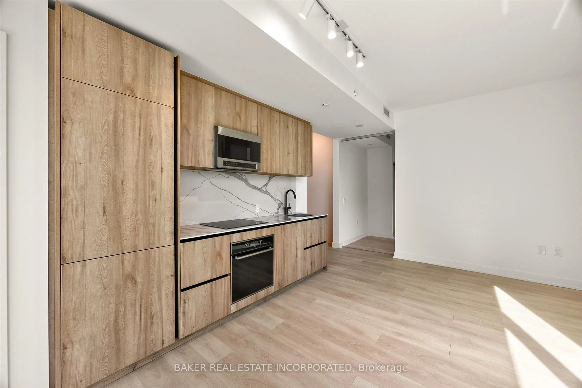 Photo 8 of Unit 3213, 117 Broadway Avenue, Toronto, Mount Pleasant West — HOMEH