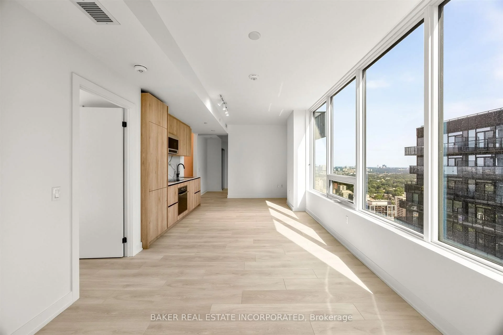 Photo 9 of Unit 3213, 117 Broadway Avenue, Toronto, Mount Pleasant West — HOMEH