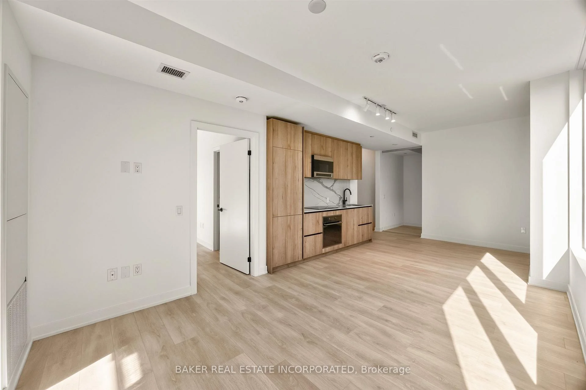 Photo 10 of Unit 3213, 117 Broadway Avenue, Toronto, Mount Pleasant West — HOMEH