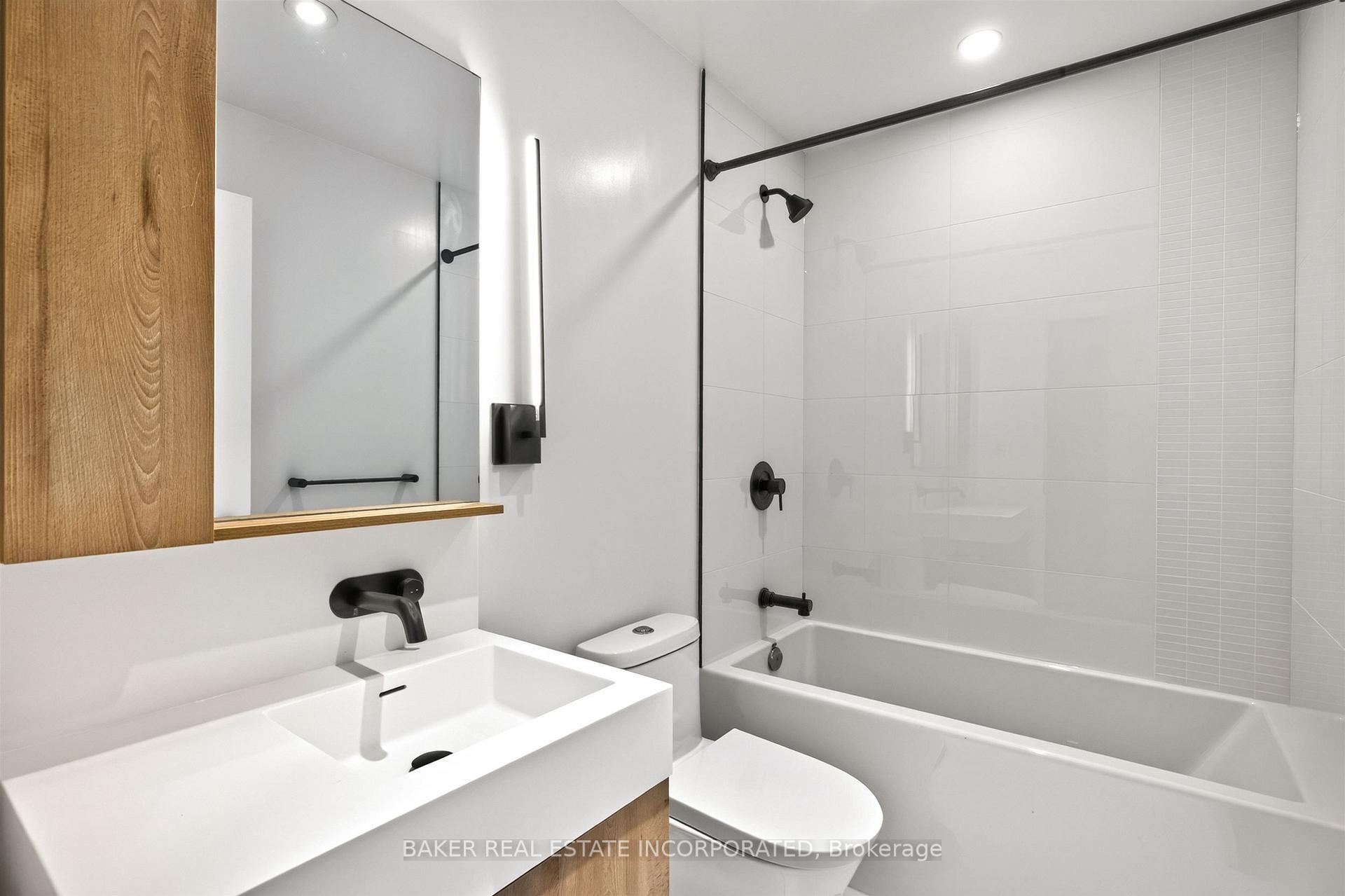 Photo 6 of Unit 1705, 127 Broadway Avenue, Toronto, Mount Pleasant West — HOMEH